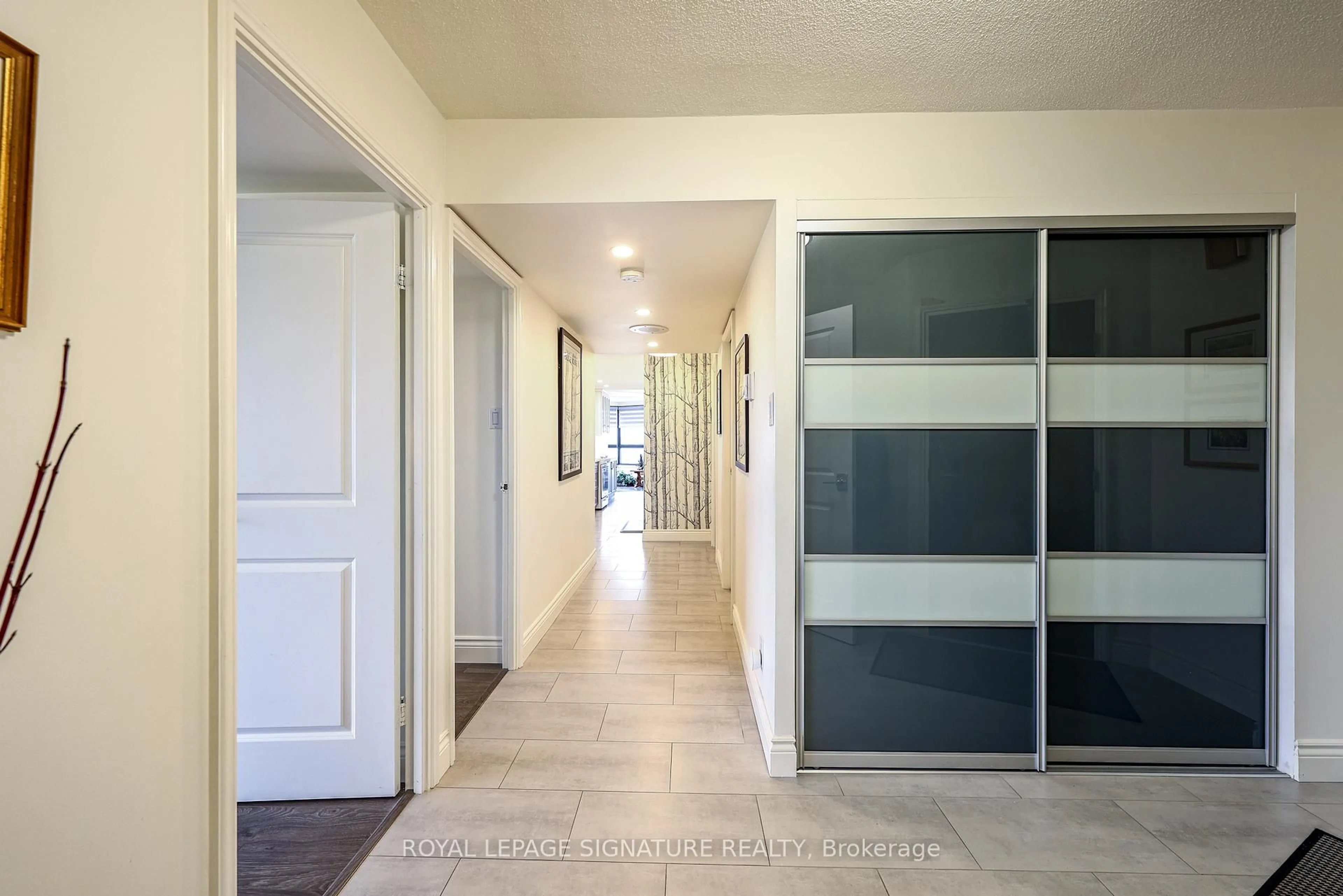 Indoor entryway for 1300 Bloor St #907, Mississauga Ontario L4Y 3Z2