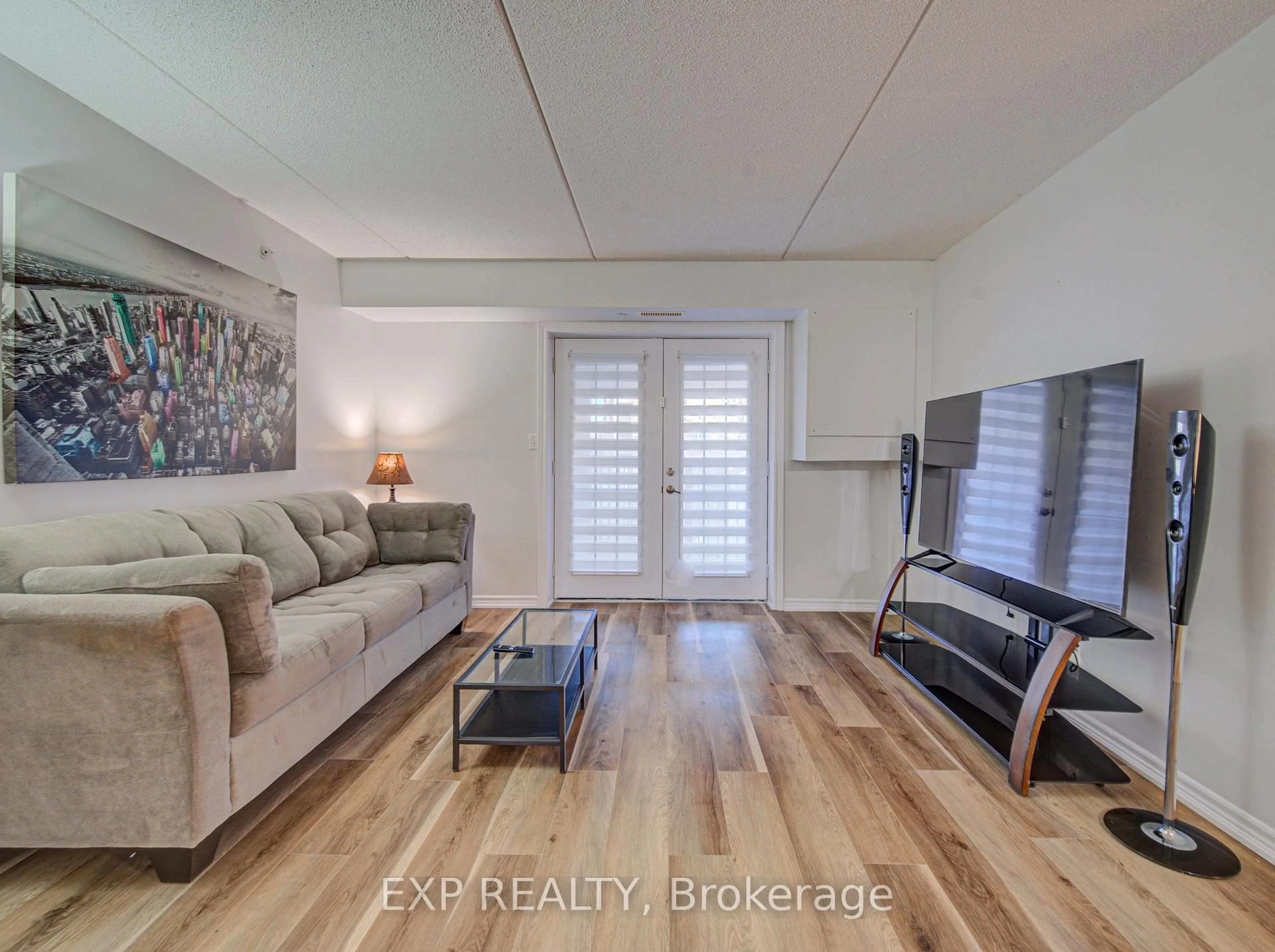 Living room with furniture, wood/laminate floor for 1490 Bishops Gate #106, Oakville Ontario L6M 4N3