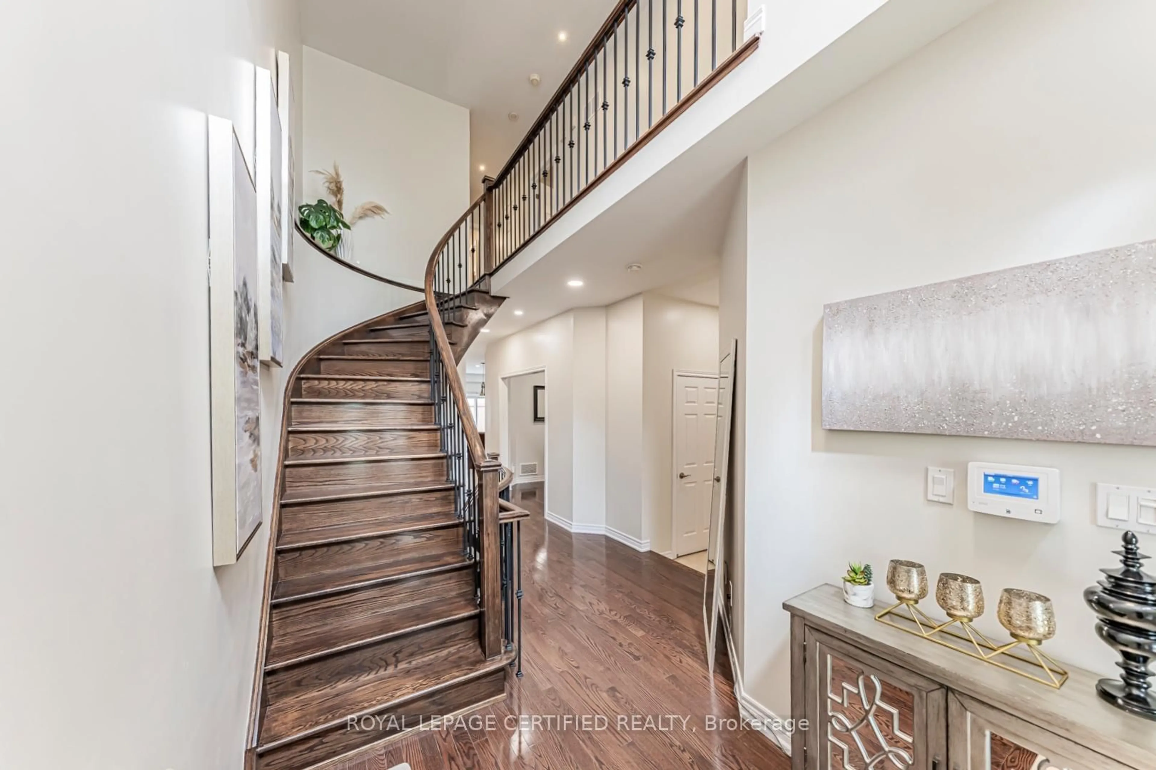 Indoor entryway for 1171 Agram Dr, Oakville Ontario L6H 7S1