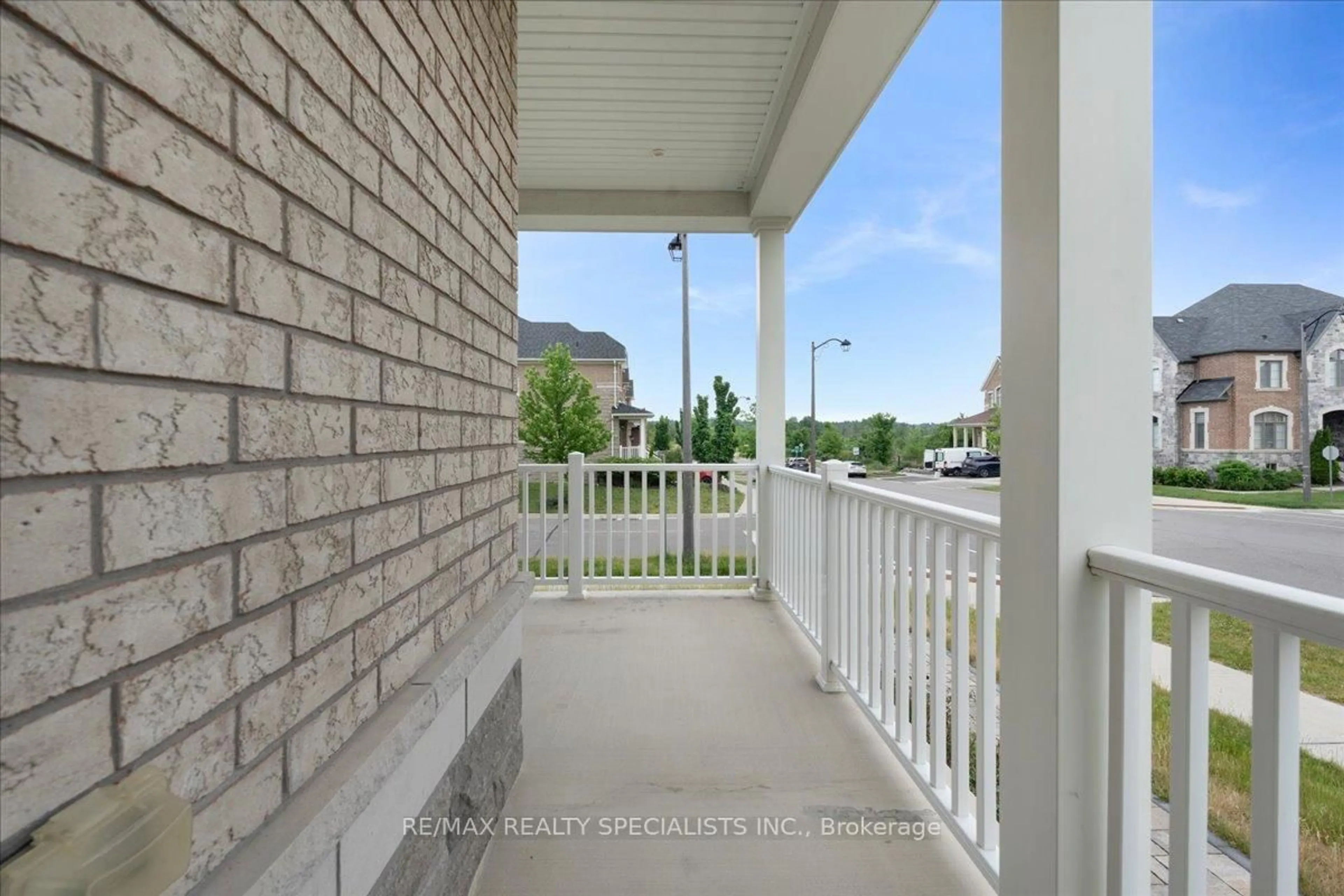 Patio, street for 2 Ash Hill Ave, Caledon Ontario L7C 4E8