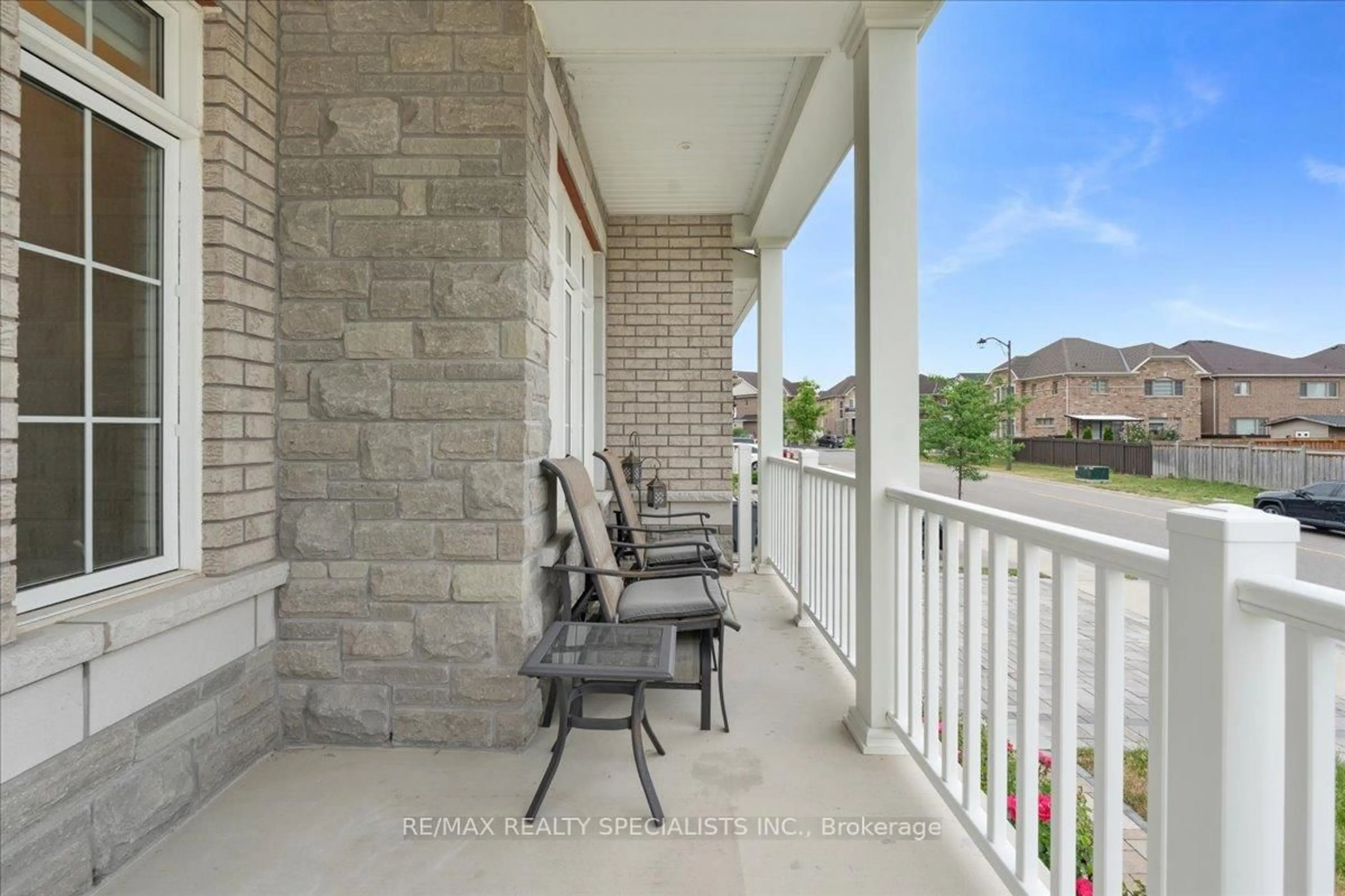 Patio, street for 2 Ash Hill Ave, Caledon Ontario L7C 4E8