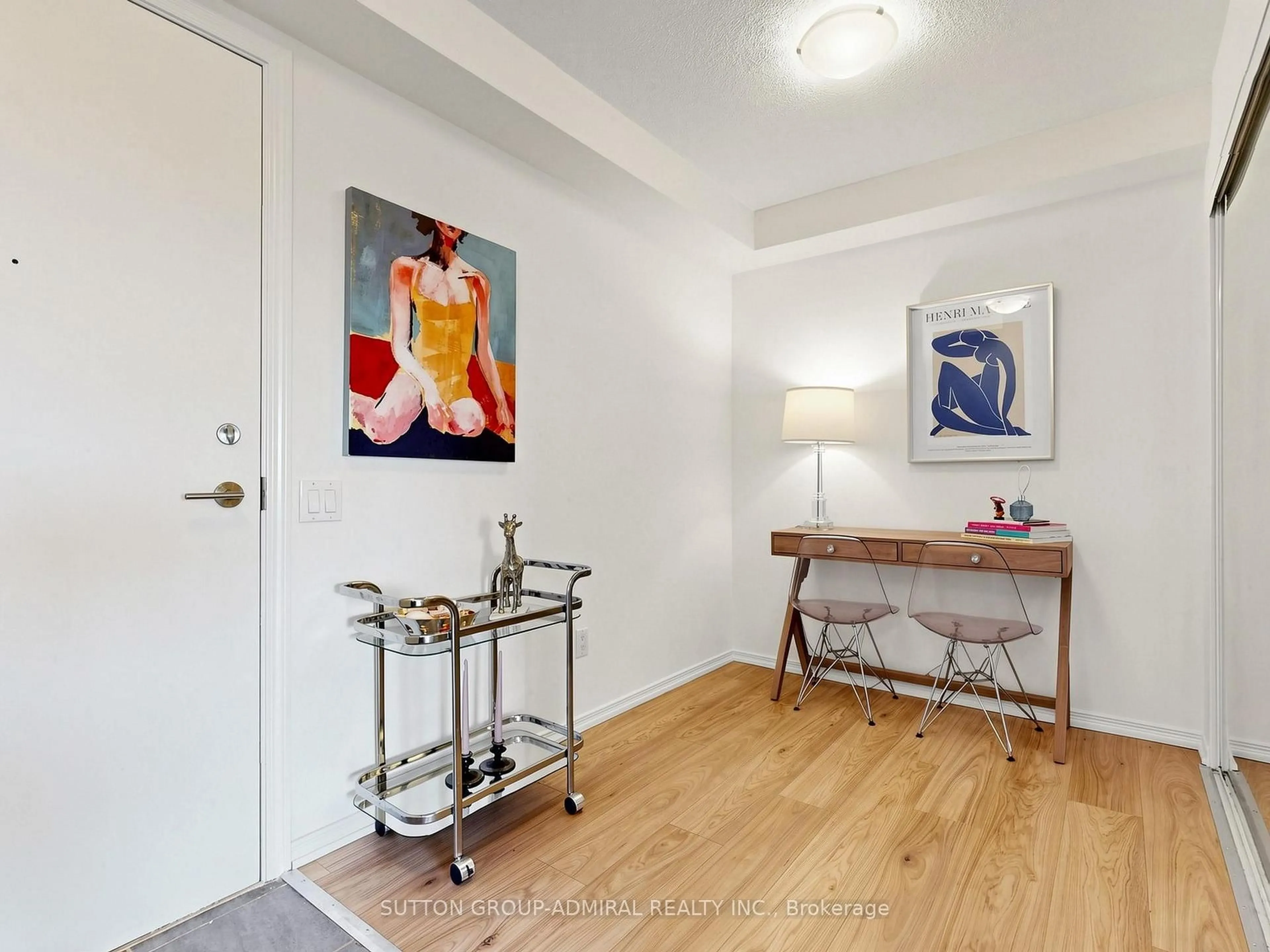 Indoor entryway for 60 Heintzman St #1039, Toronto Ontario M6P 5A1