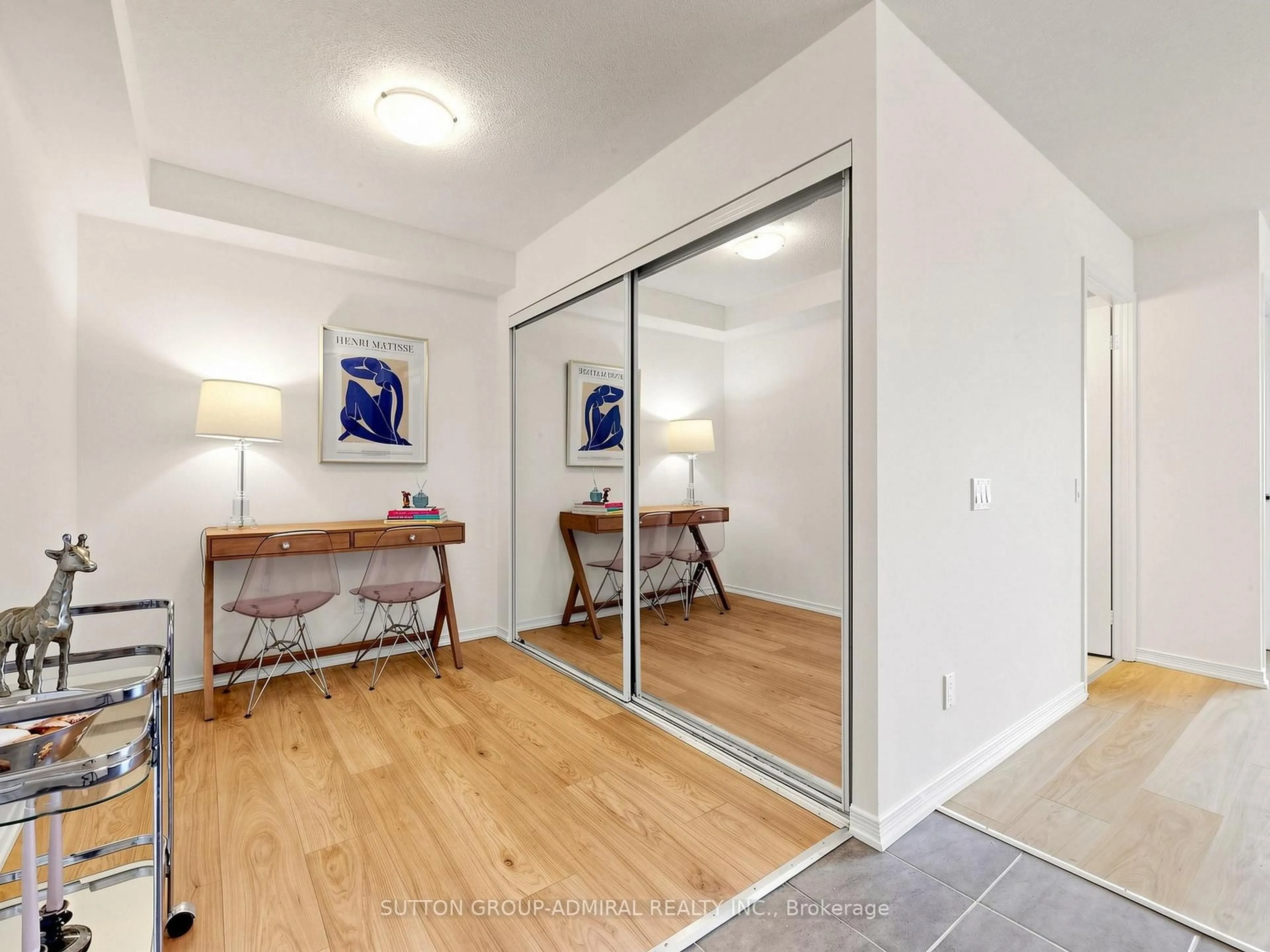 Indoor entryway for 60 Heintzman St #1039, Toronto Ontario M6P 5A1