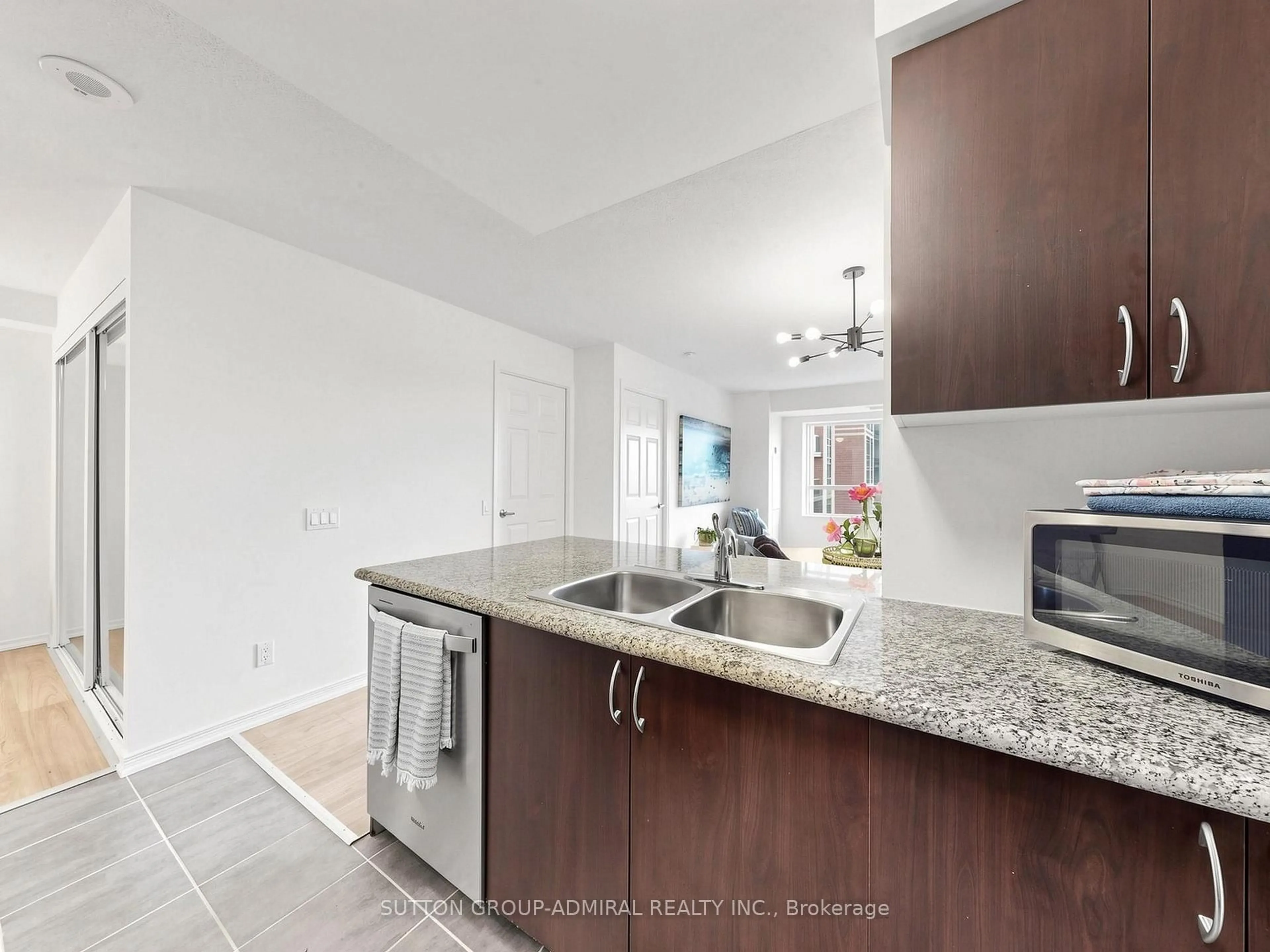 Unknown for 60 Heintzman St #1039, Toronto Ontario M6P 5A1