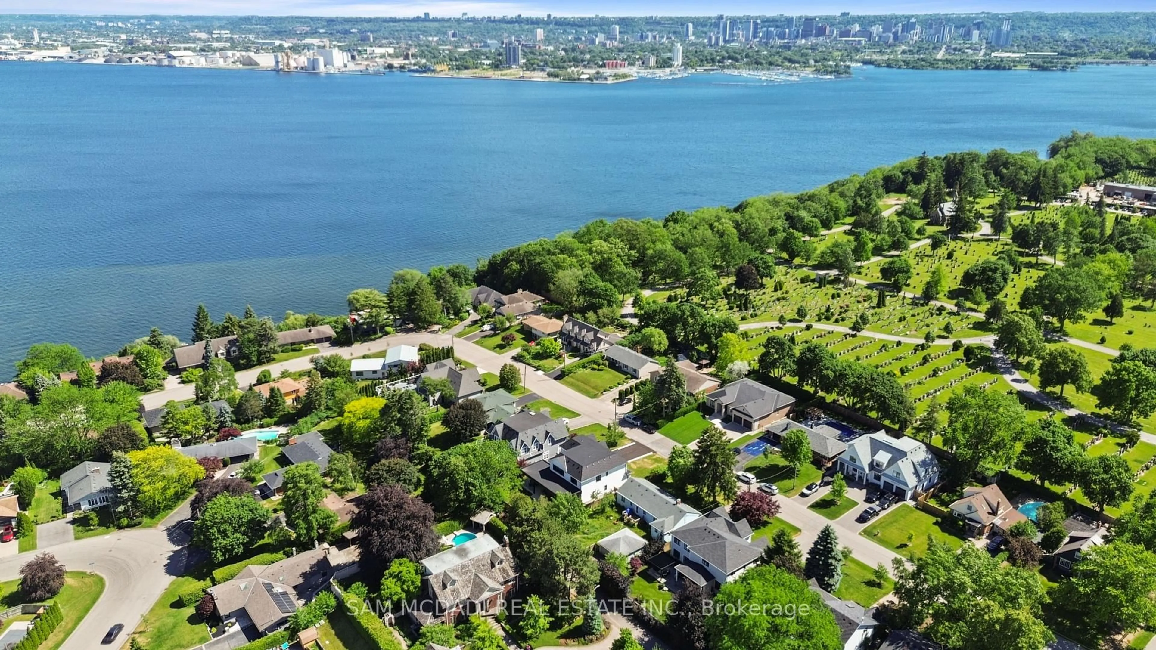 A pic from outside/outdoor area/front of a property/back of a property/a pic from drone, water/lake/river/ocean view for 899 Danforth Pl, Burlington Ontario L7T 1S1