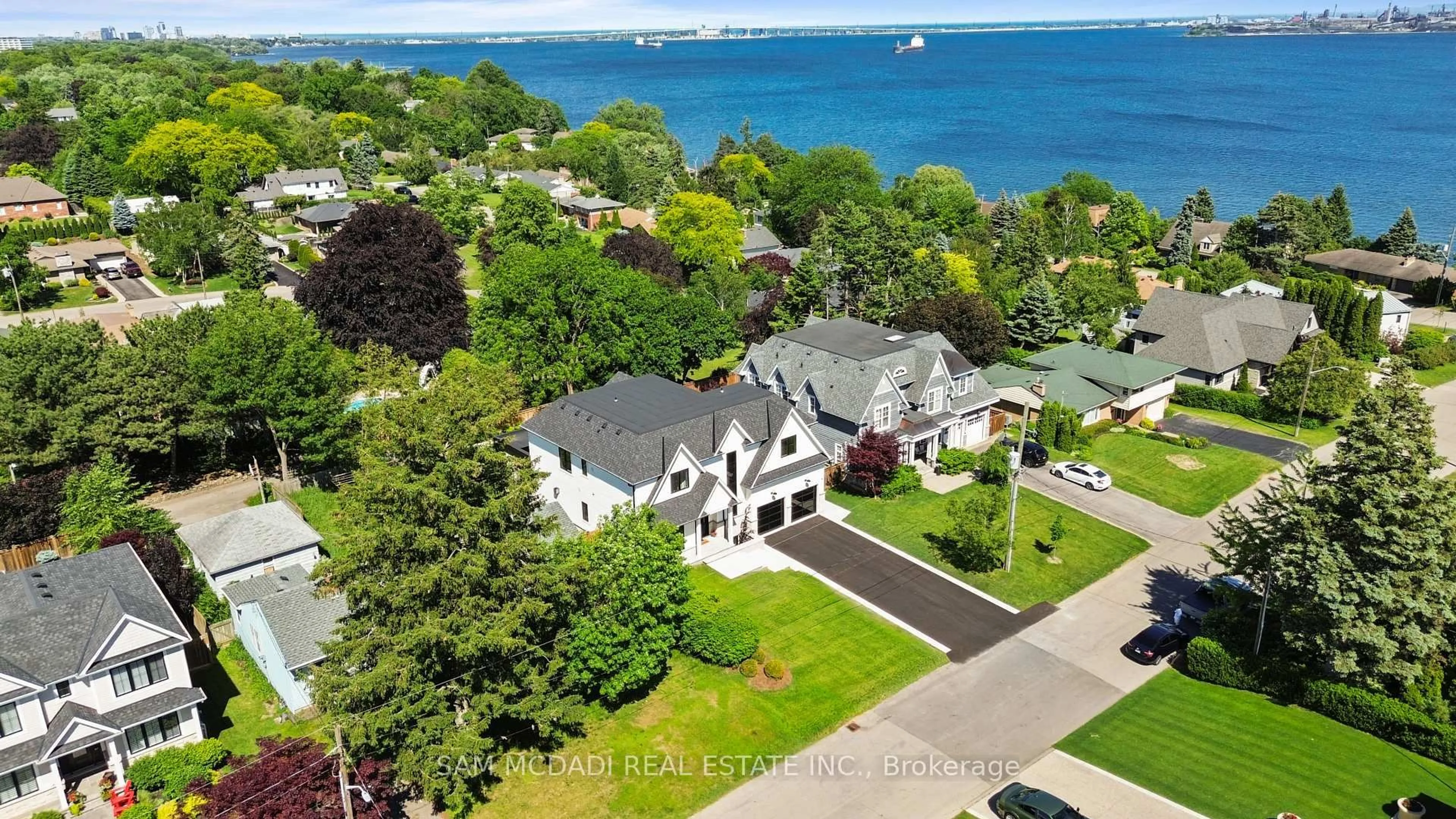 A pic from outside/outdoor area/front of a property/back of a property/a pic from drone, water/lake/river/ocean view for 899 Danforth Pl, Burlington Ontario L7T 1S1