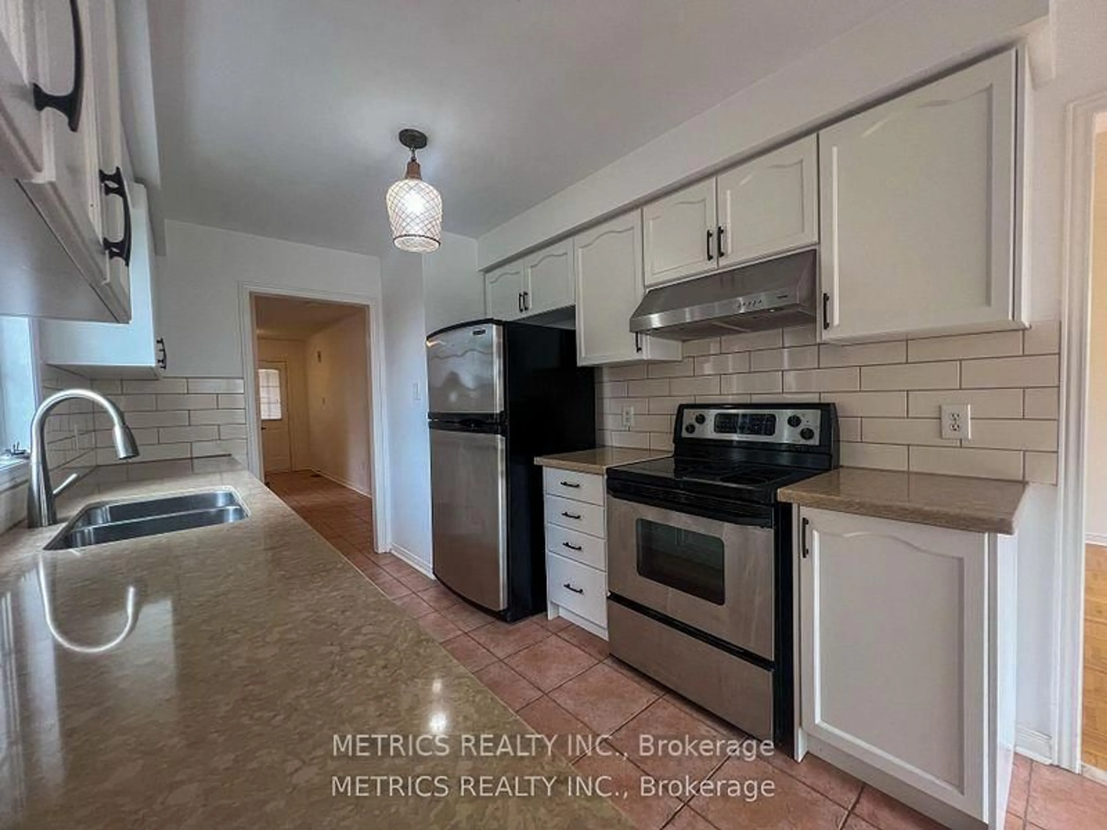 Standard kitchen, ceramic/tile floor for 55 Frank Johnston Rd, Caledon Ontario L7E 2L6