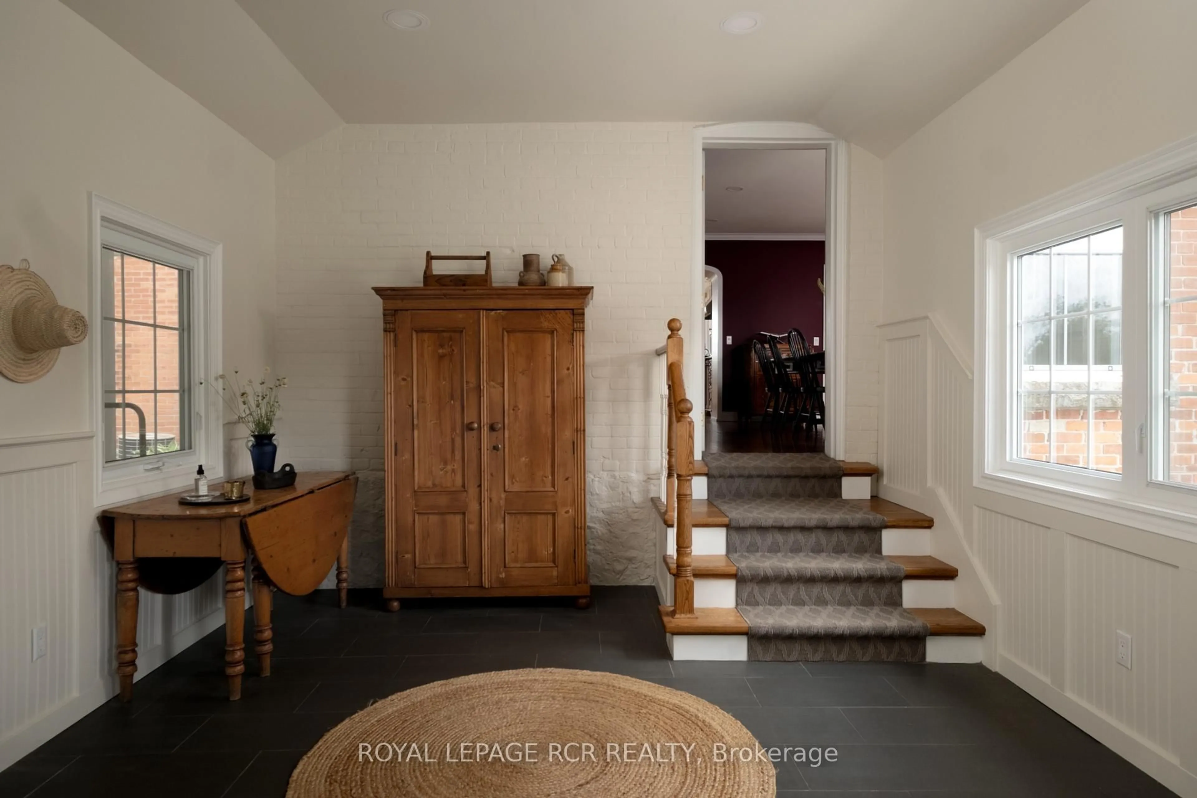 Indoor foyer for 20044 Heart Lake Rd, Caledon Ontario L7K 2A1
