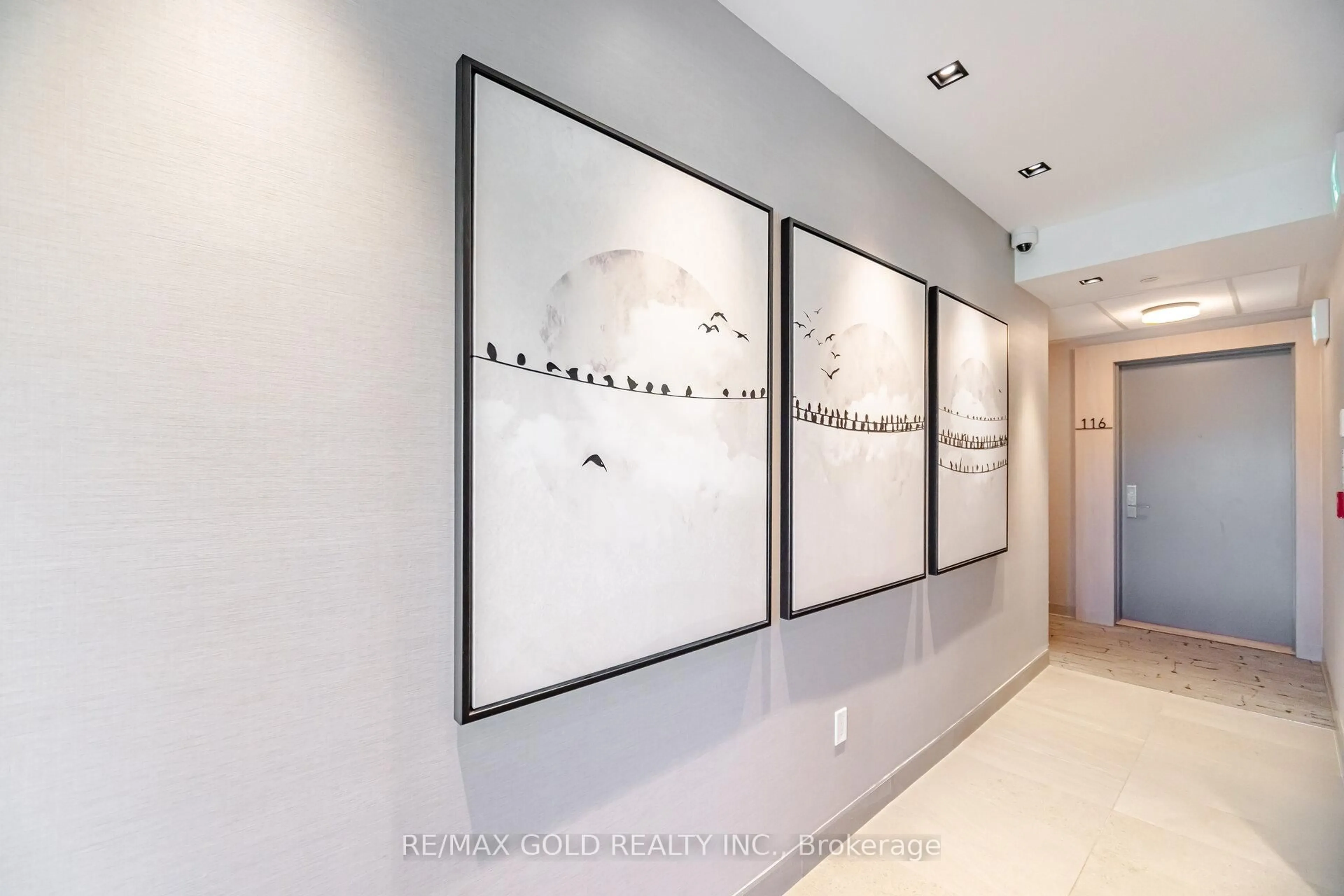 Indoor foyer for 155 Downsview Park Blvd #204, Toronto Ontario M3K 0E3