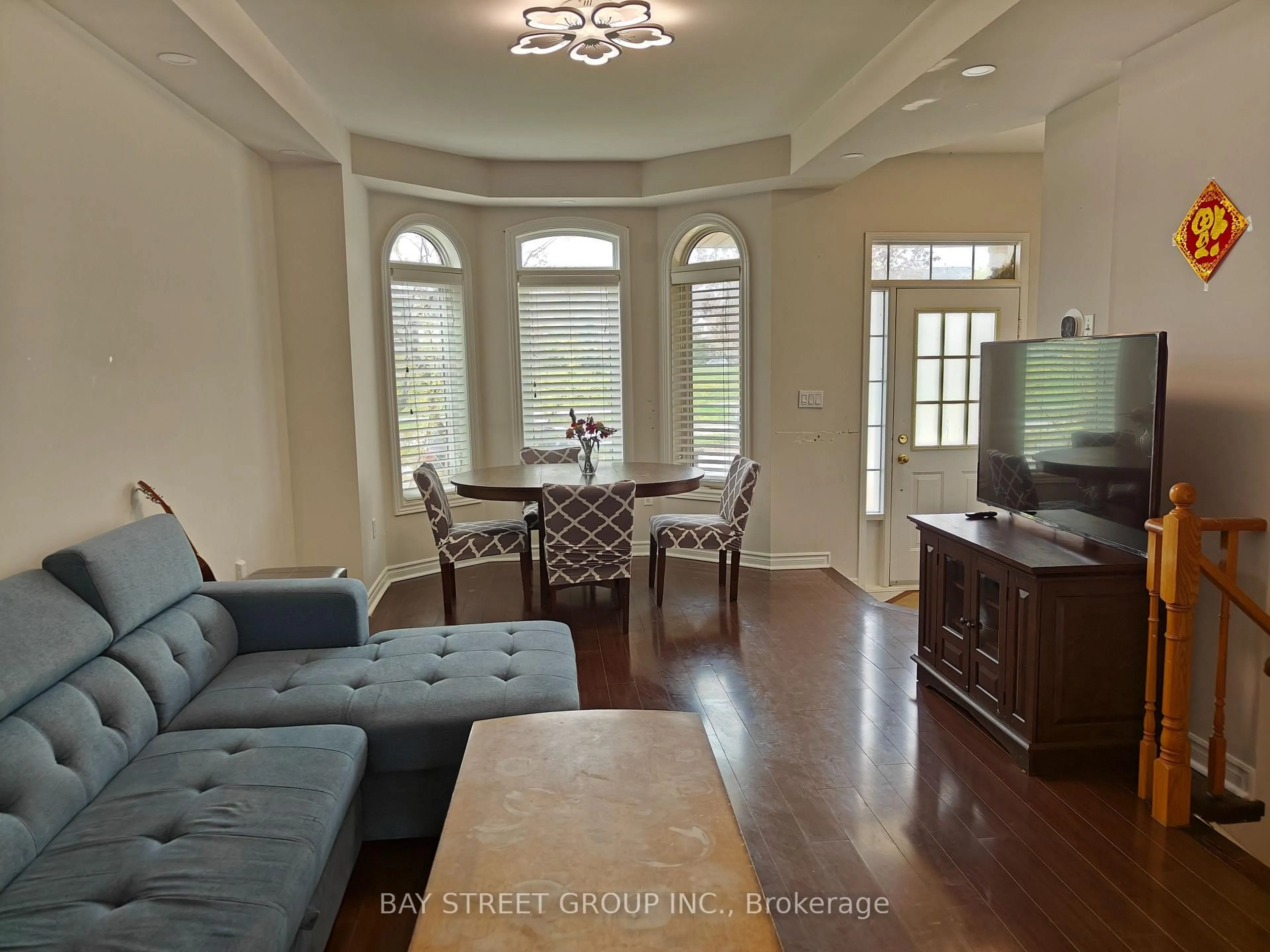 Living room with furniture, unknown for 256 Glenashton Dr, Oakville Ontario L6H 6H5
