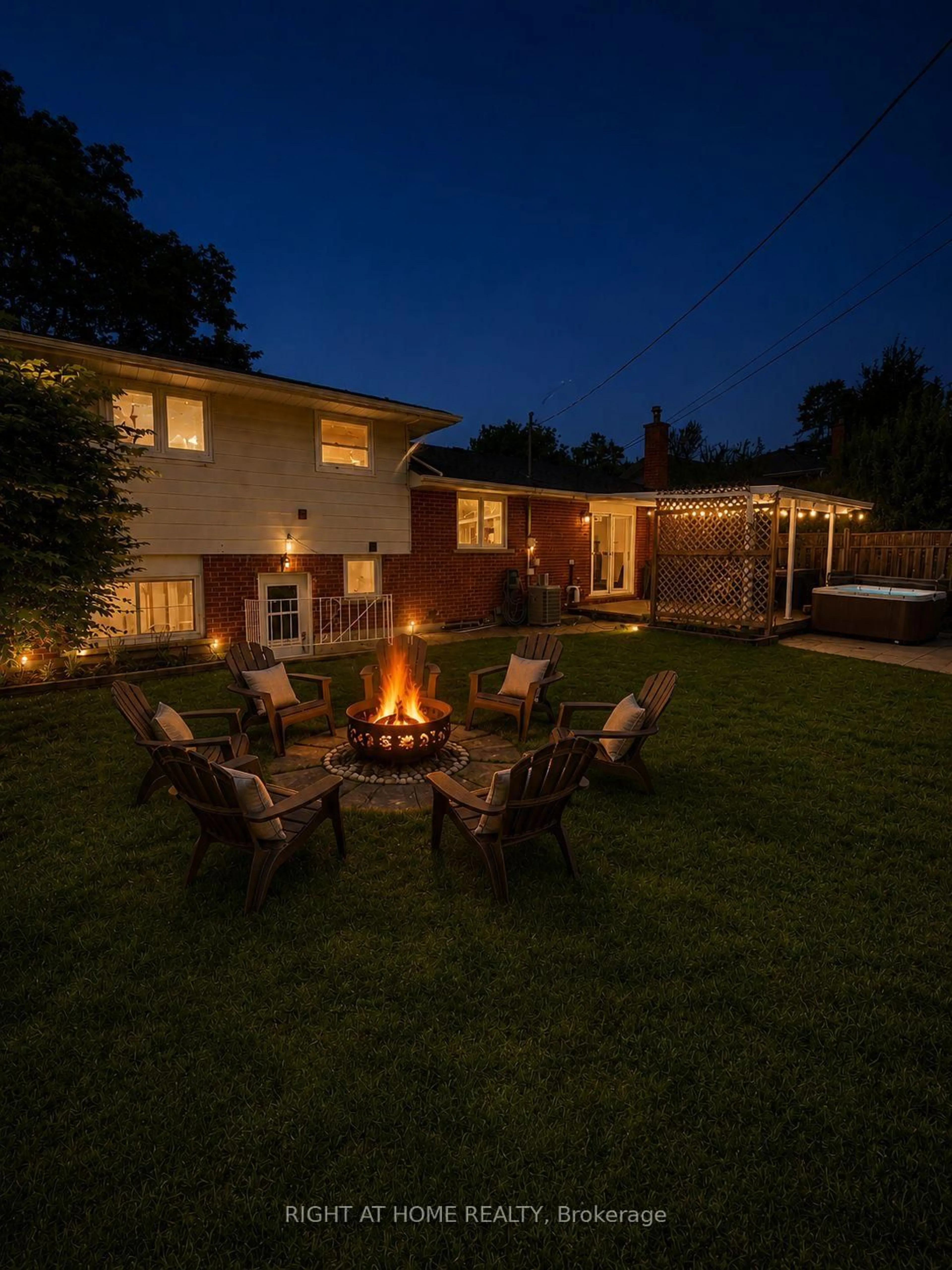 Patio, street for 4440 Cosburn Cres, Burlington Ontario L7L 1S5