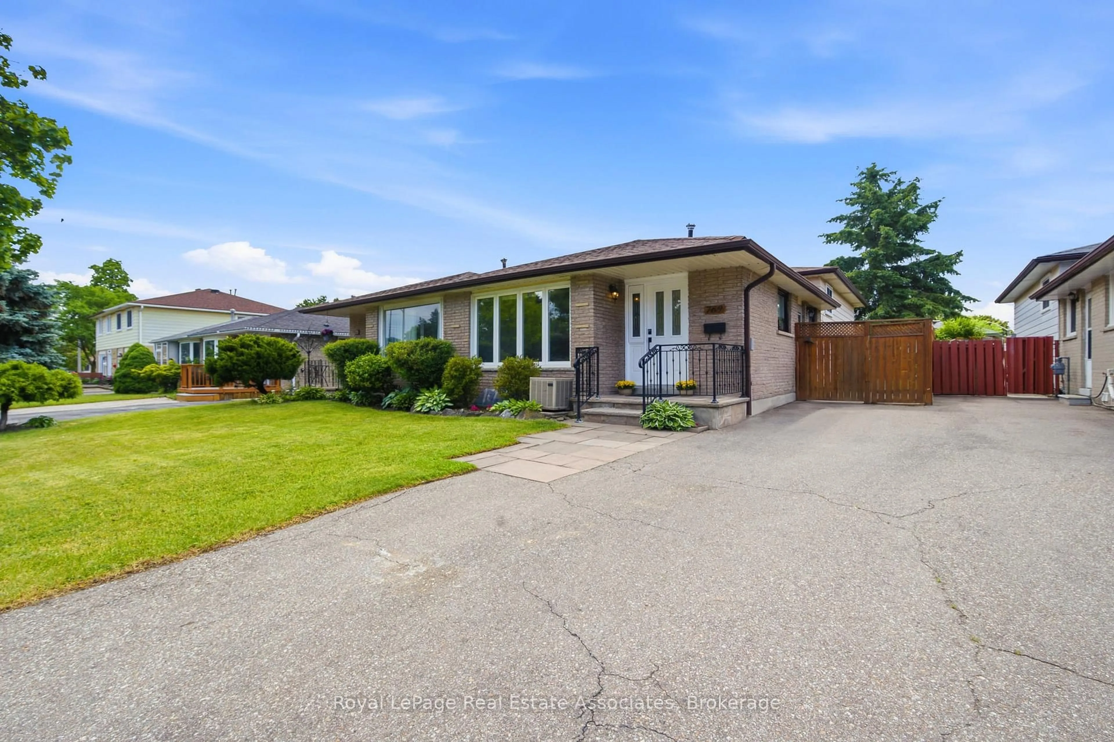 Home with brick exterior material, street for 769 Eaglemount Cres, Mississauga Ontario L5C 1H2