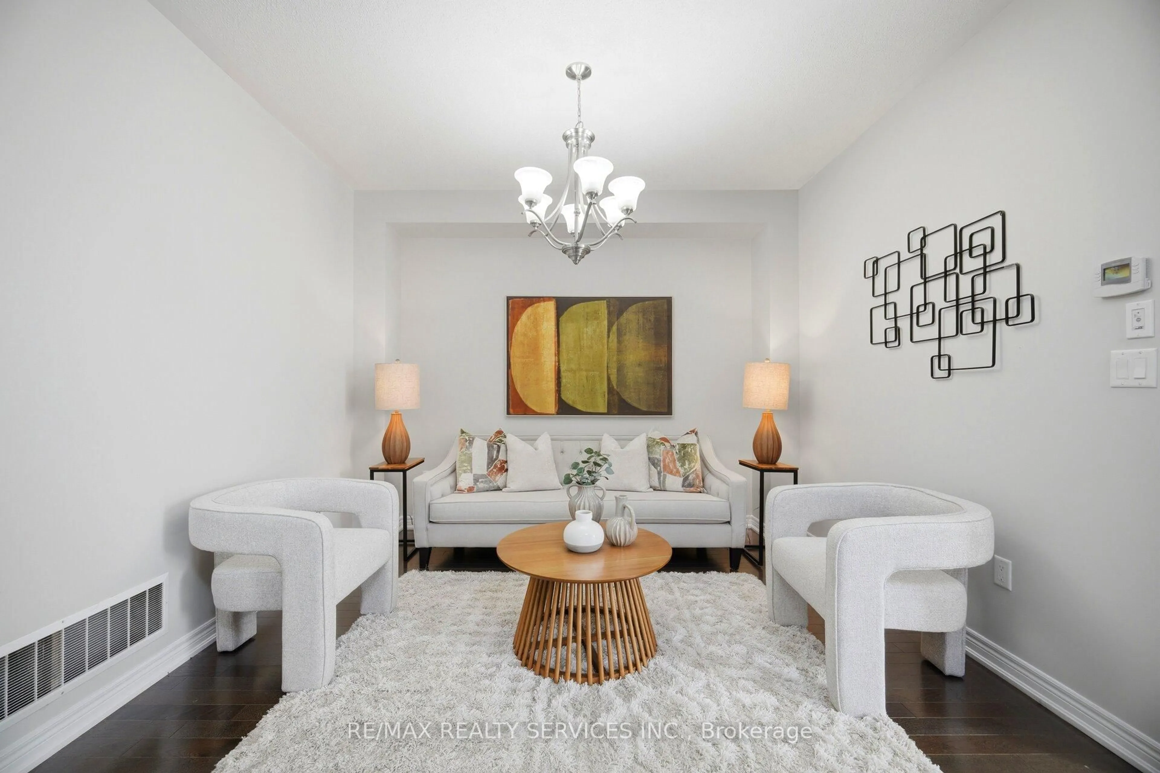 Living room with furniture, unknown for 118 Tundra Rd, Caledon Ontario L7C 4A6
