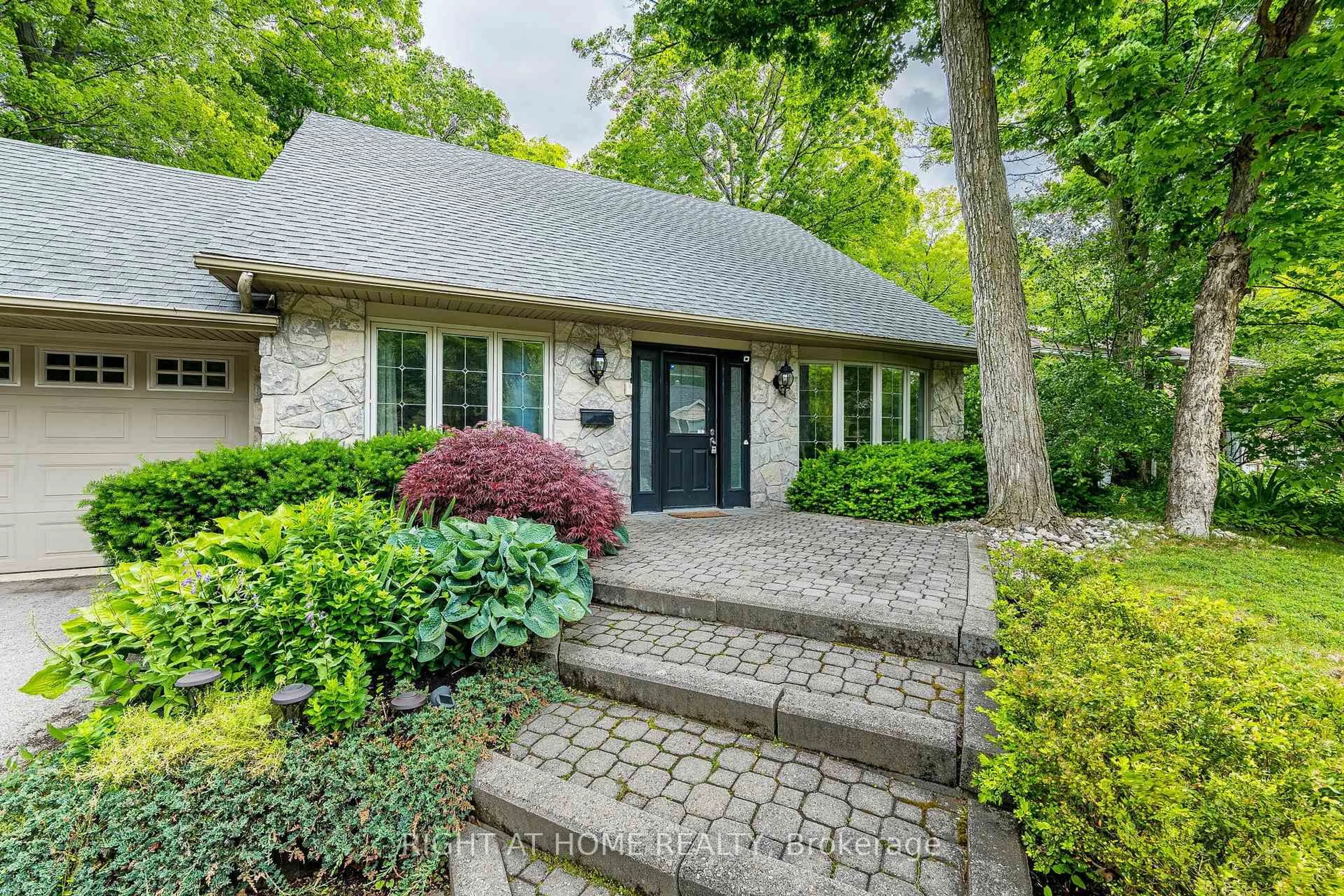 Home with brick exterior material, street for 1941 Four Seasons Dr, Burlington Ontario L7P 2Y3