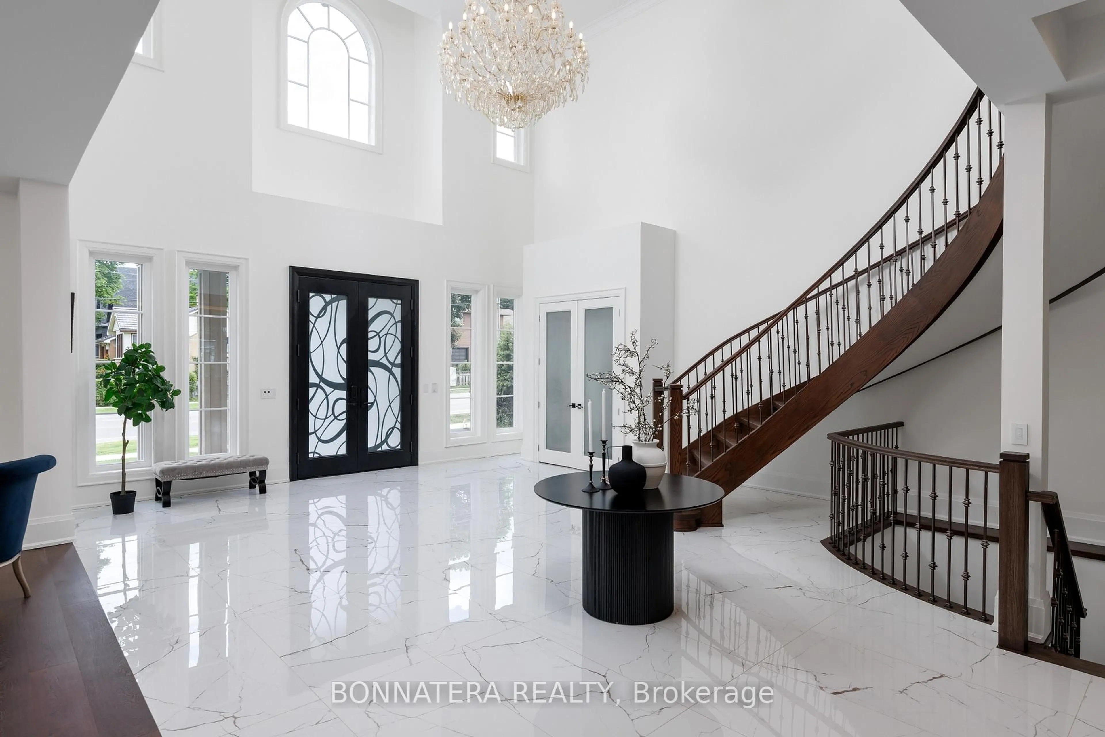 Indoor foyer for 1042 Bridge Rd, Oakville Ontario L6L 2B5