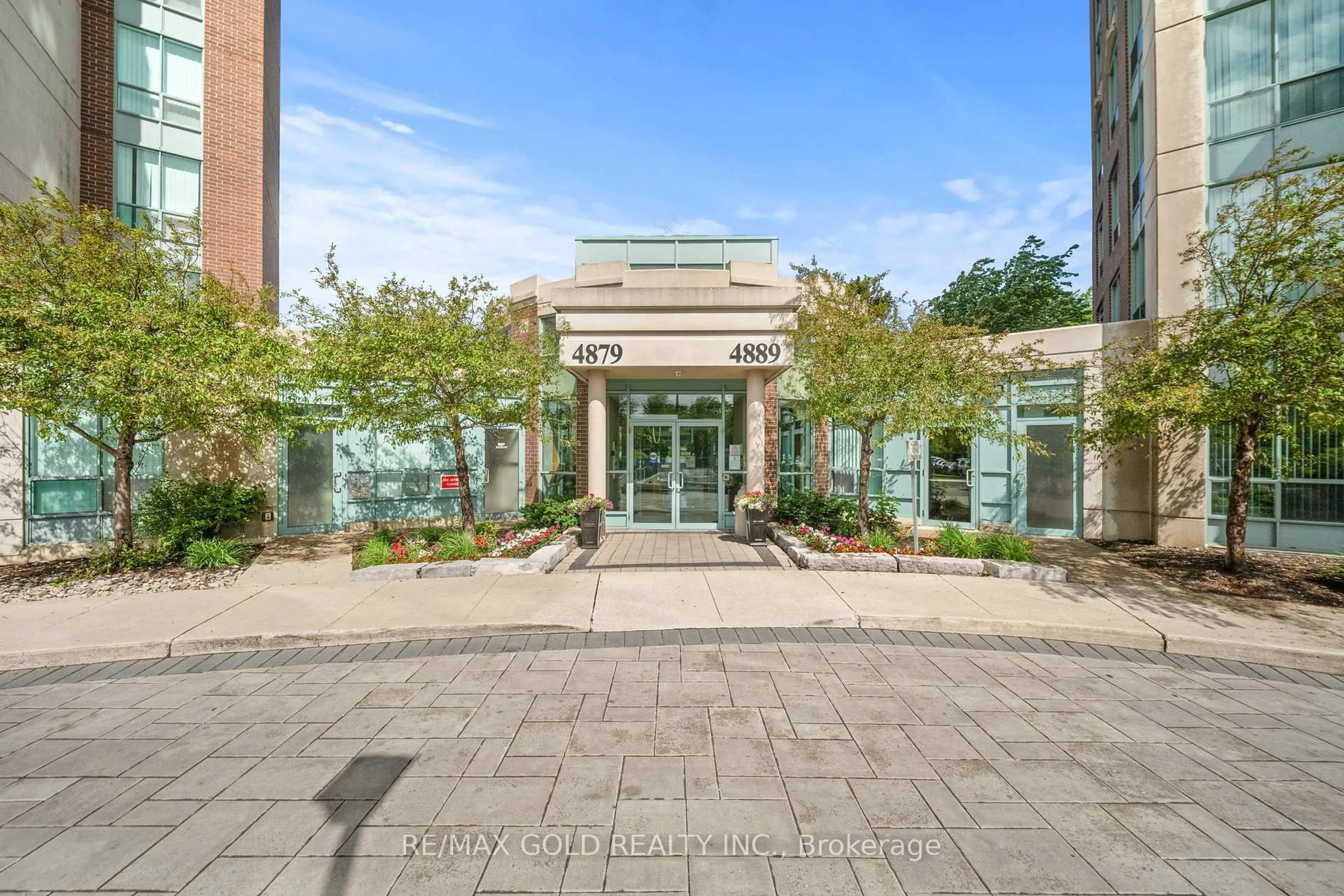 Indoor foyer for 4889 Kimbermount Ave #1502, Mississauga Ontario L5M 7K8