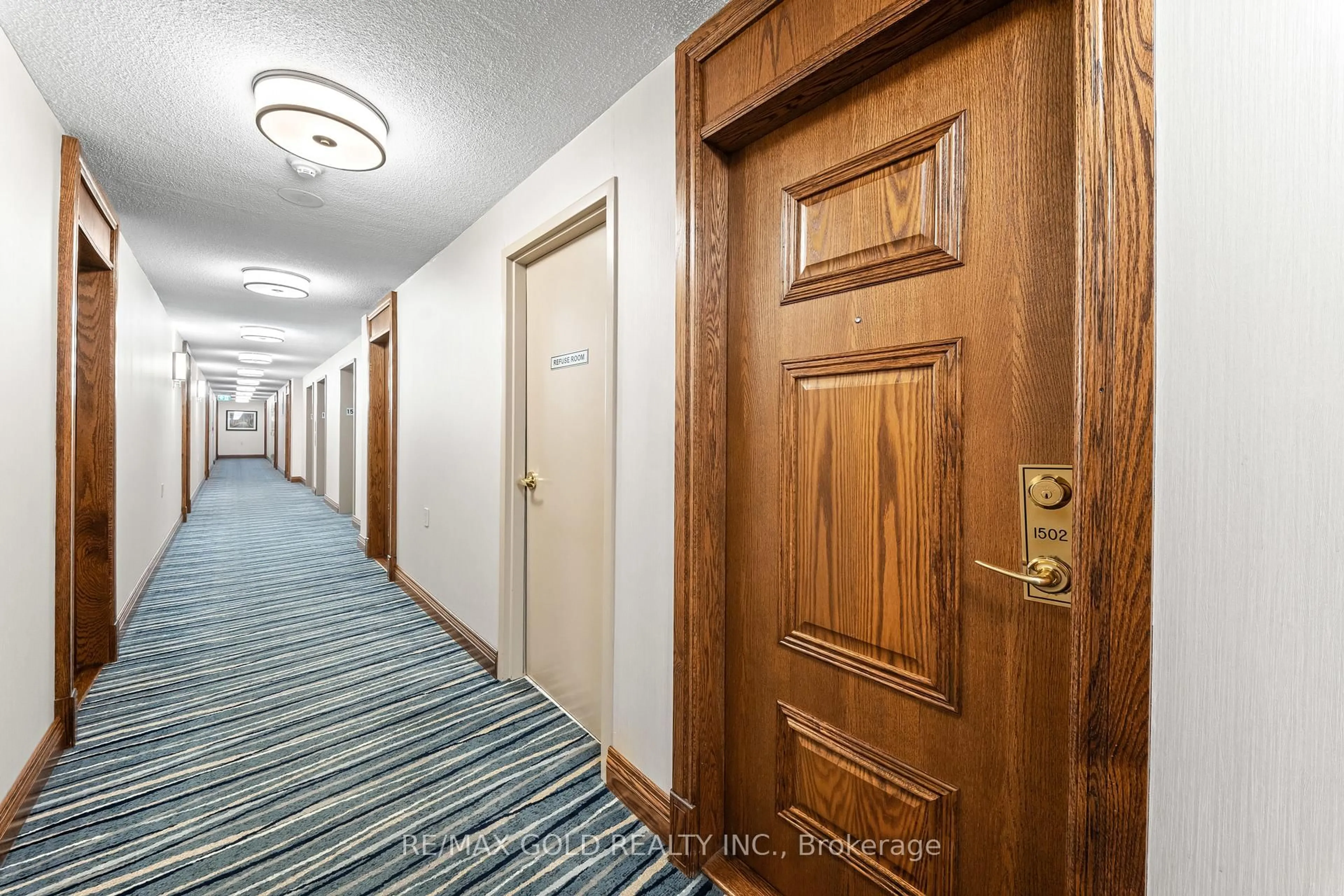 Indoor foyer for 4889 Kimbermount Ave #1502, Mississauga Ontario L5M 7K8