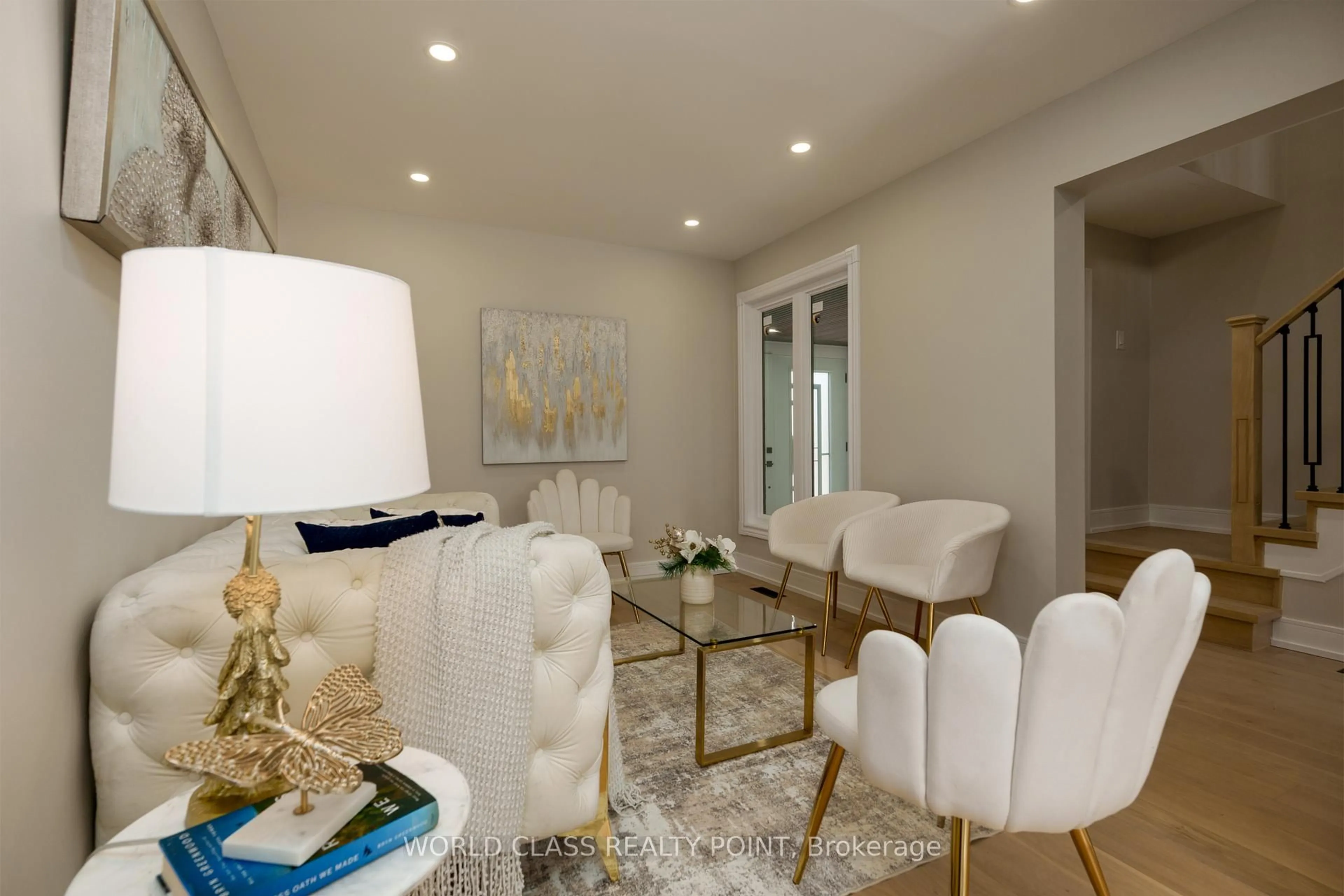 Living room with furniture, unknown for 4272 Sawmill Valley Dr, Mississauga Ontario L5L 3M9