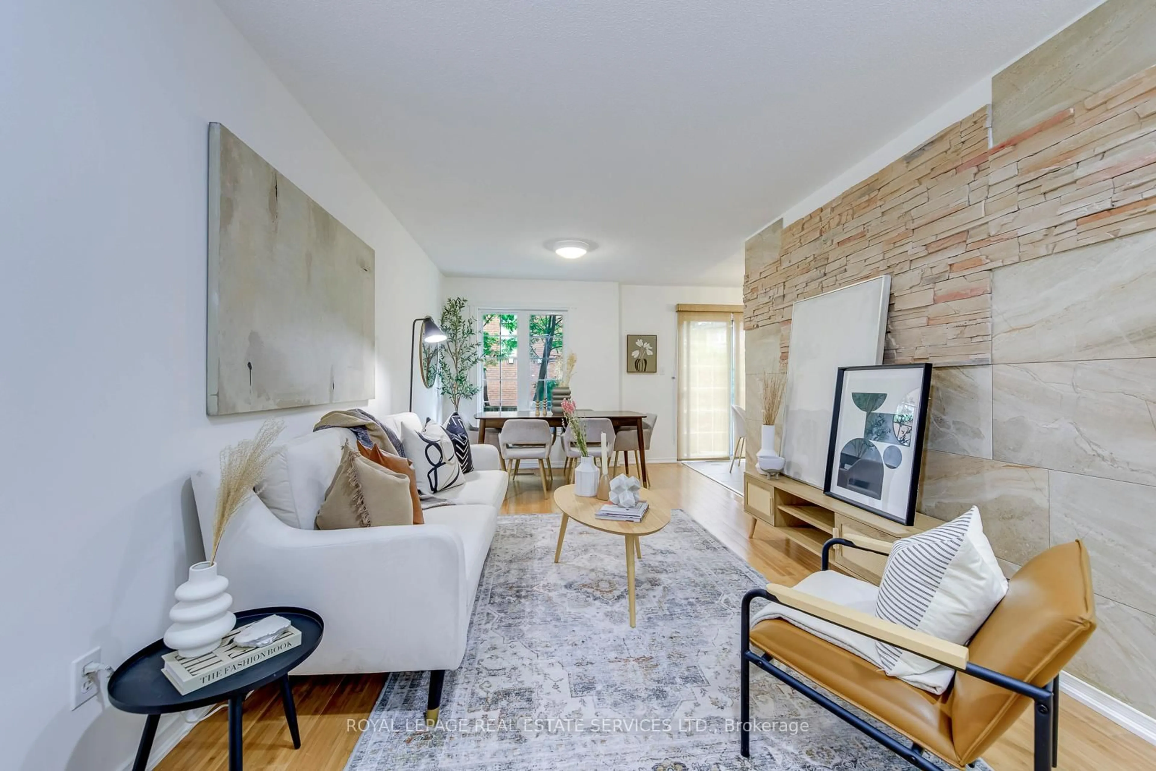 Living room with furniture, unknown for 6950 Tenth Line #78, Mississauga Ontario L5N 6Y1