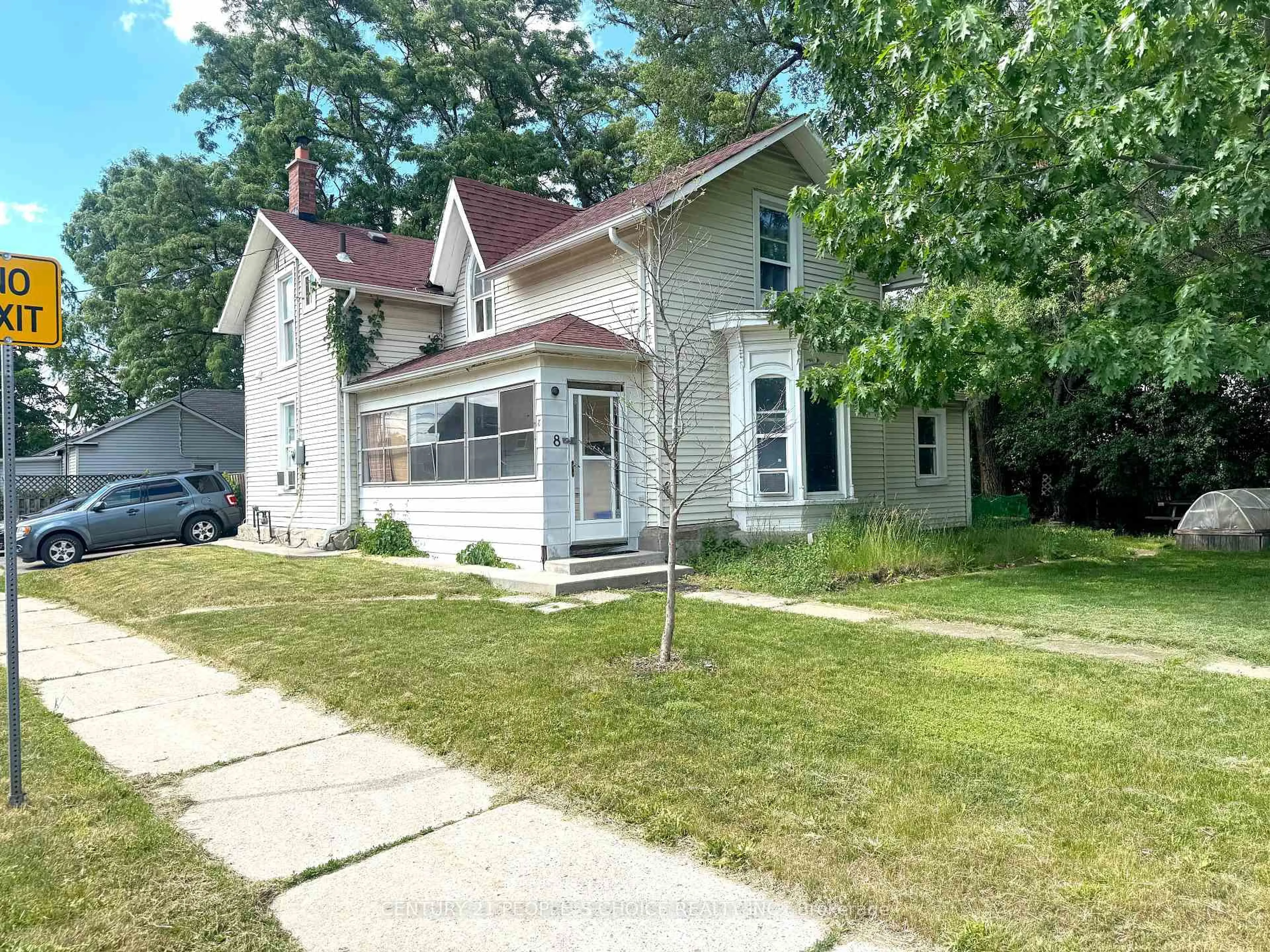 Home with vinyl exterior material, street for 8 Mary St, Brampton Ontario L6W 2P8