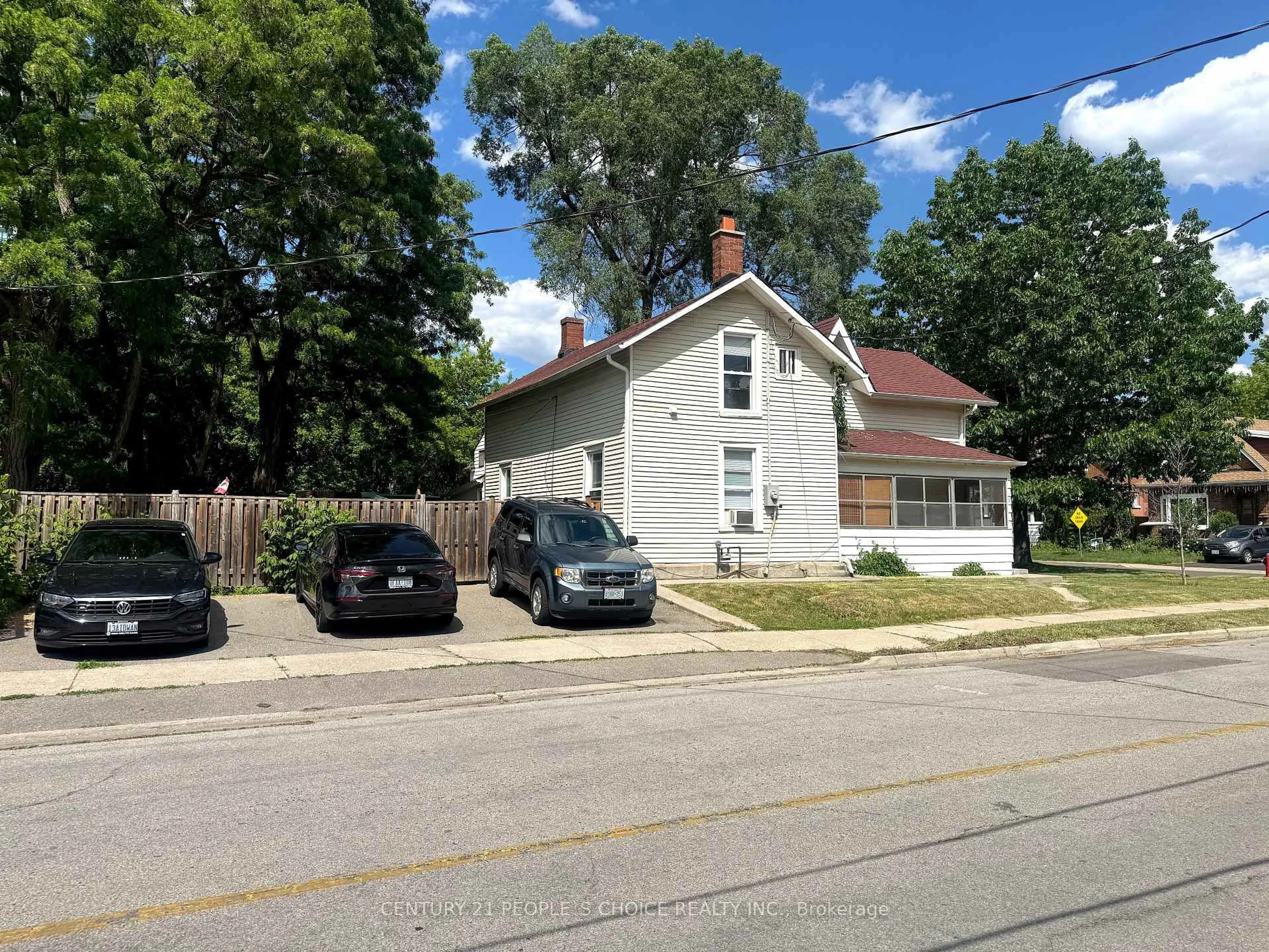 A pic from outside/outdoor area/front of a property/back of a property/a pic from drone, street for 8 Mary St, Brampton Ontario L6W 2P8