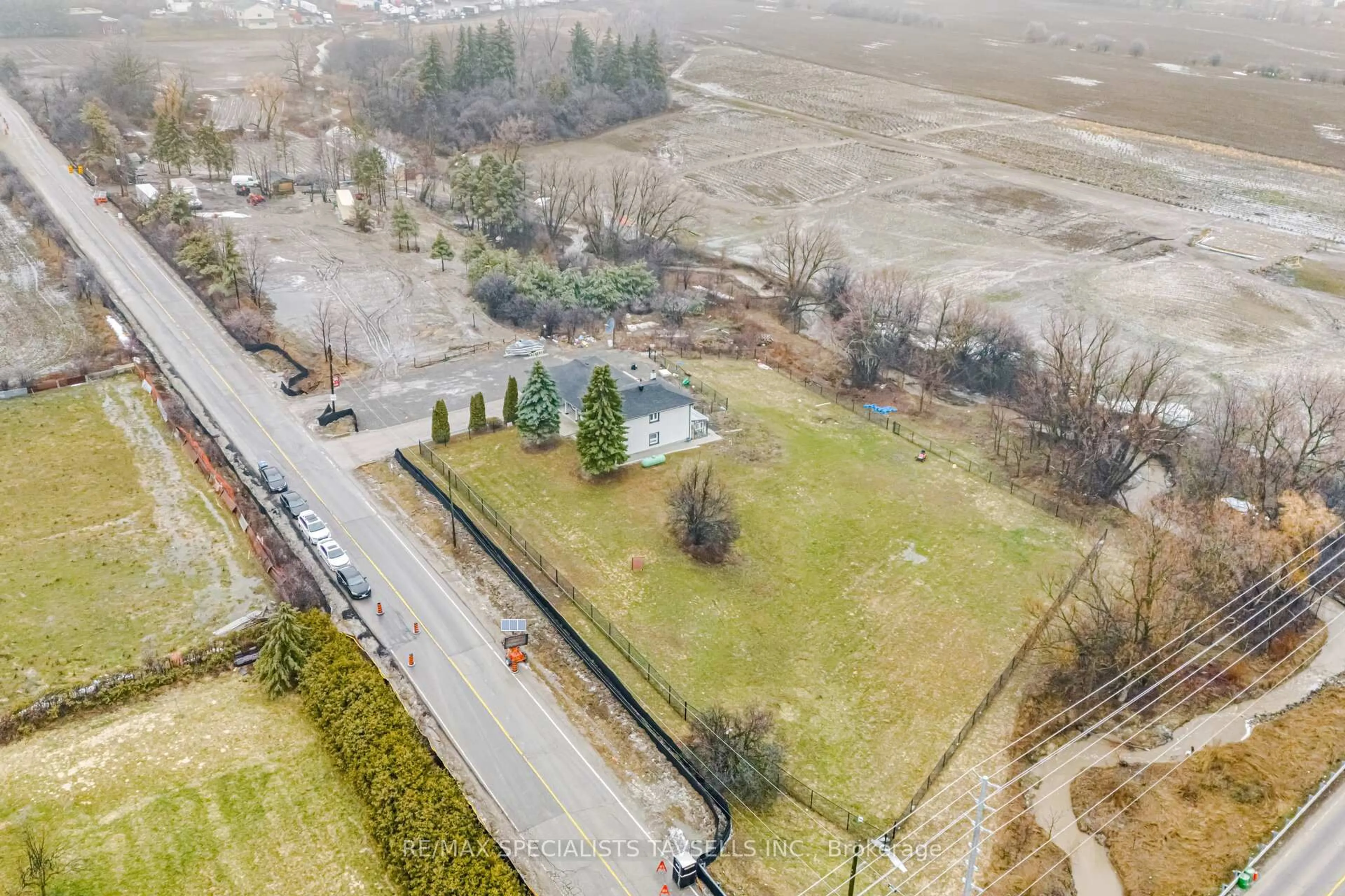 A pic from outside/outdoor area/front of a property/back of a property/a pic from drone, street for 11075 Clarkway Dr, Brampton Ontario L6P 0W1