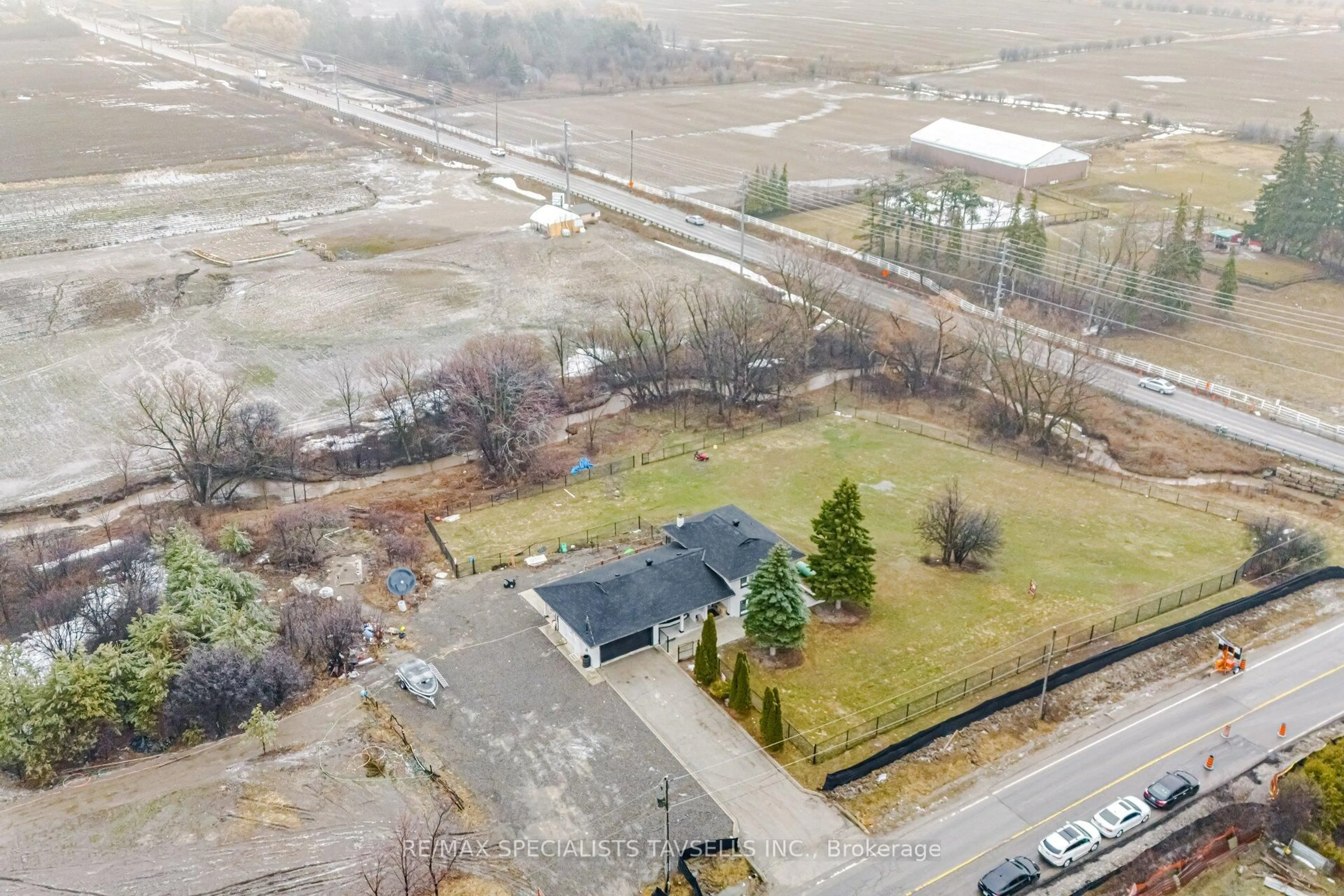 A pic from outside/outdoor area/front of a property/back of a property/a pic from drone, unknown for 11075 Clarkway Dr, Brampton Ontario L6P 0W1