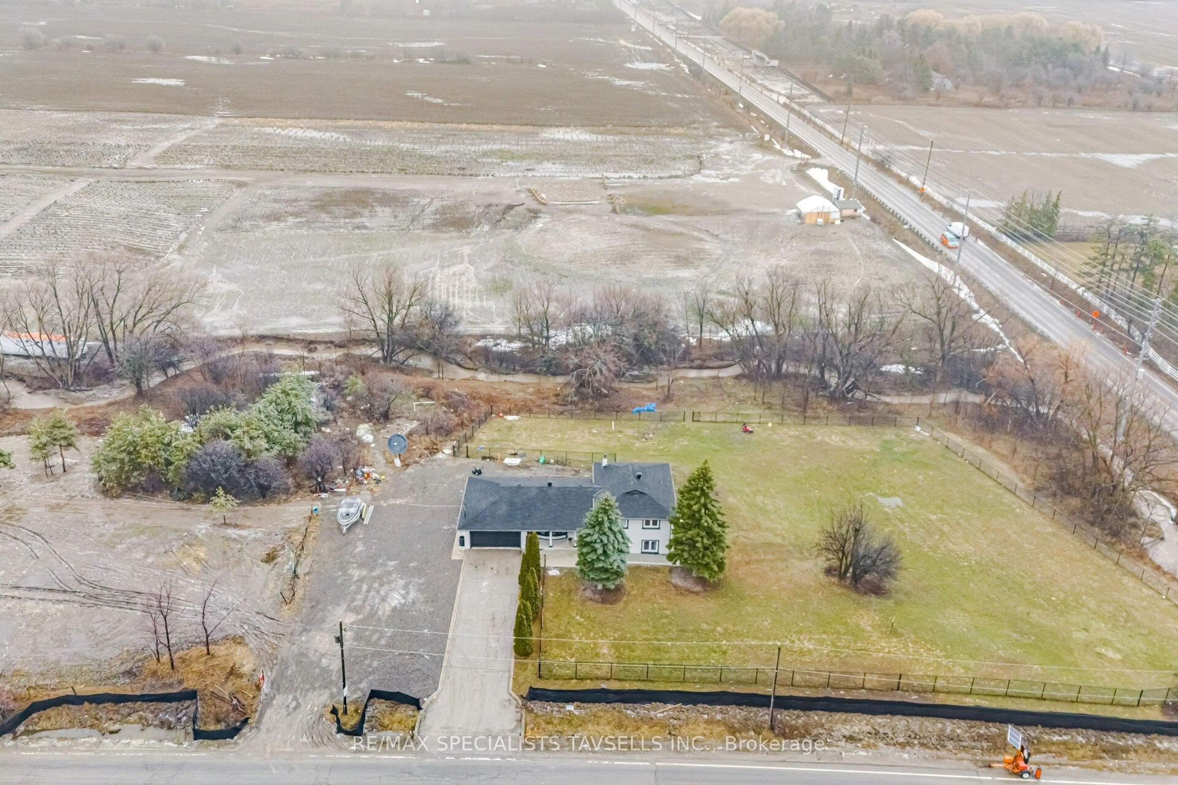 A pic from outside/outdoor area/front of a property/back of a property/a pic from drone, street for 11075 Clarkway Dr, Brampton Ontario L6P 0W1