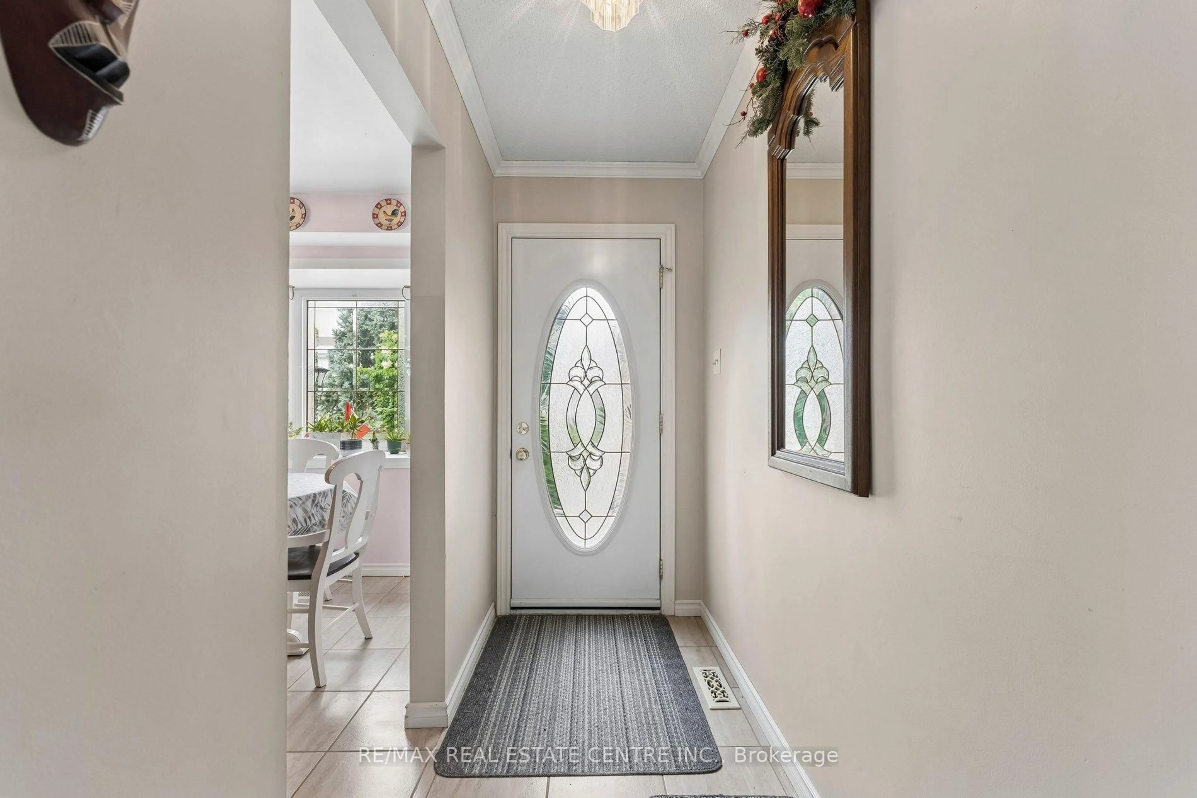 Indoor entryway for 26 Jameson Cres, Brampton Ontario L6S 3W3