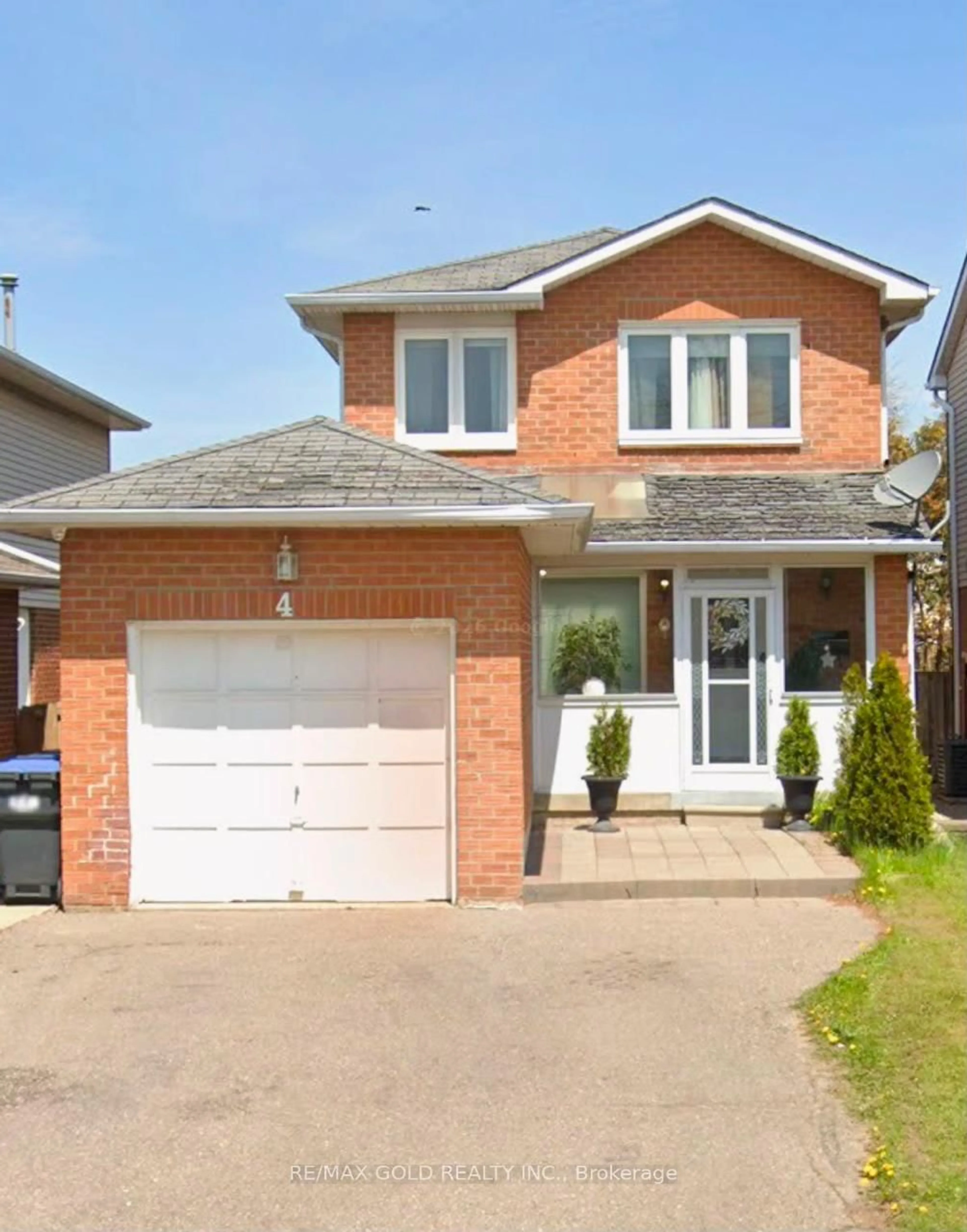 Home with brick exterior material, street for 4 Summertime Crt, Brampton Ontario L6Z 2B4