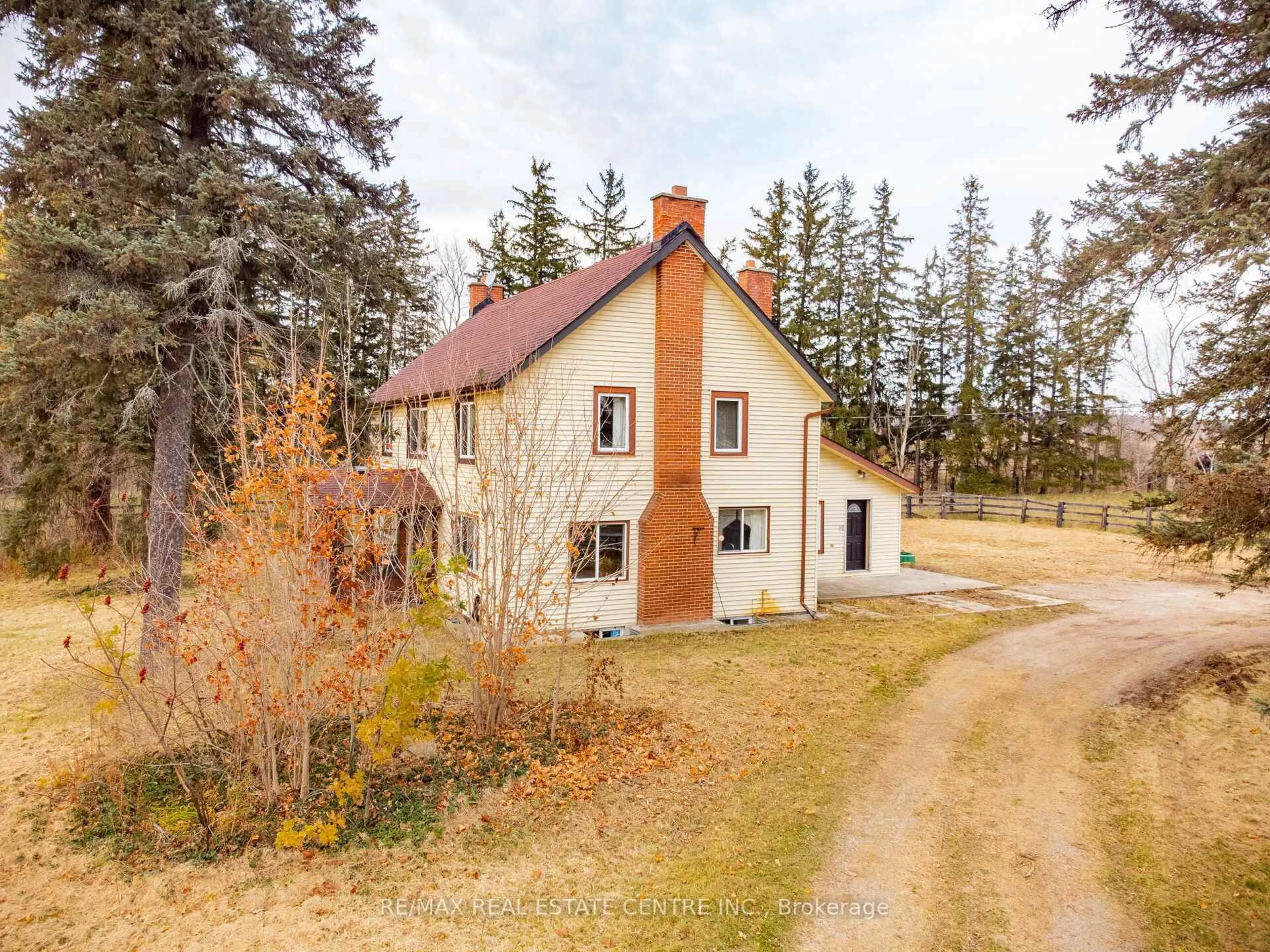 A pic from outside/outdoor area/front of a property/back of a property/a pic from drone, unknown for 8681 Canyon Rd, Milton Ontario L0P 1B0