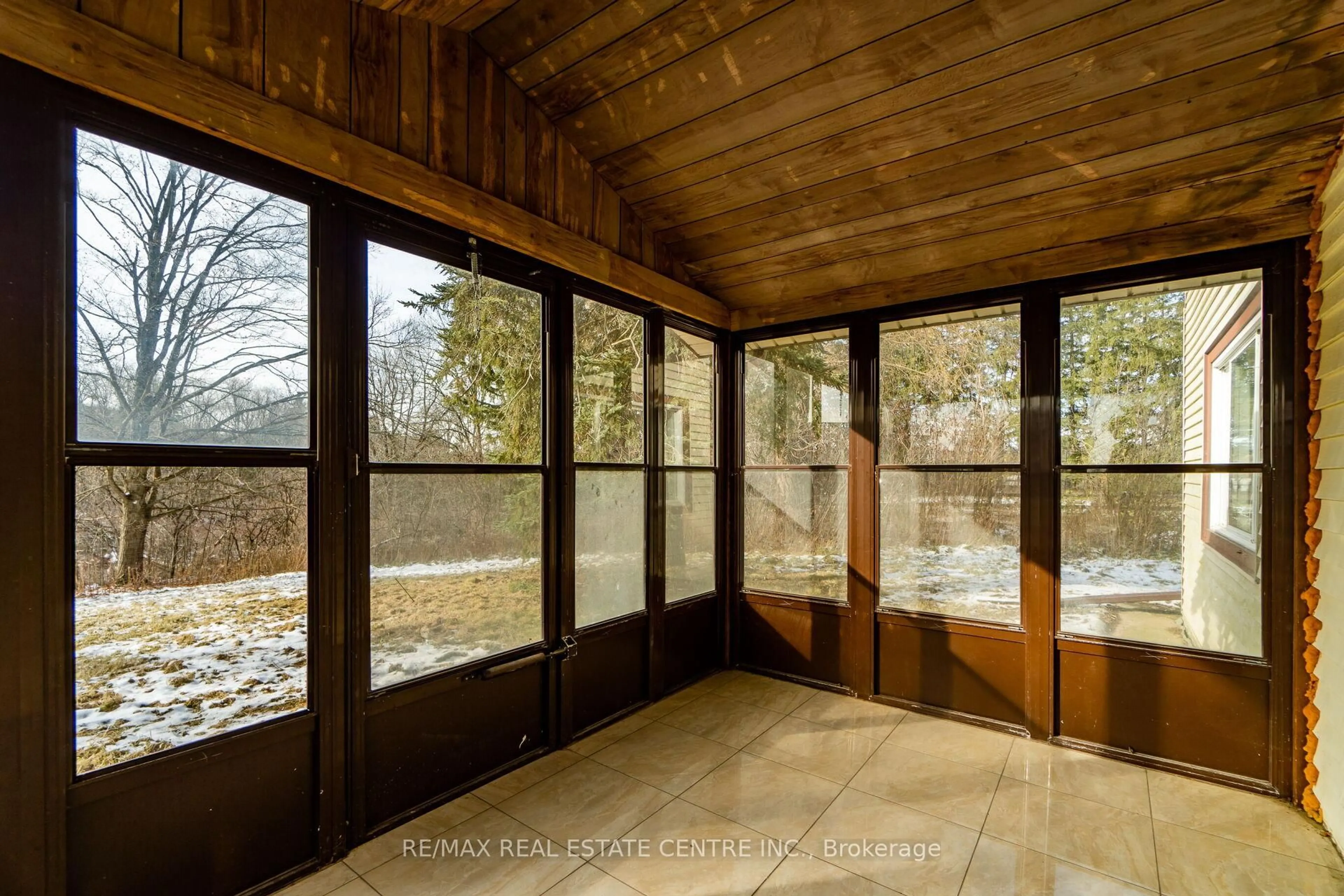 Indoor entryway for 8681 Canyon Rd, Milton Ontario L0P 1B0