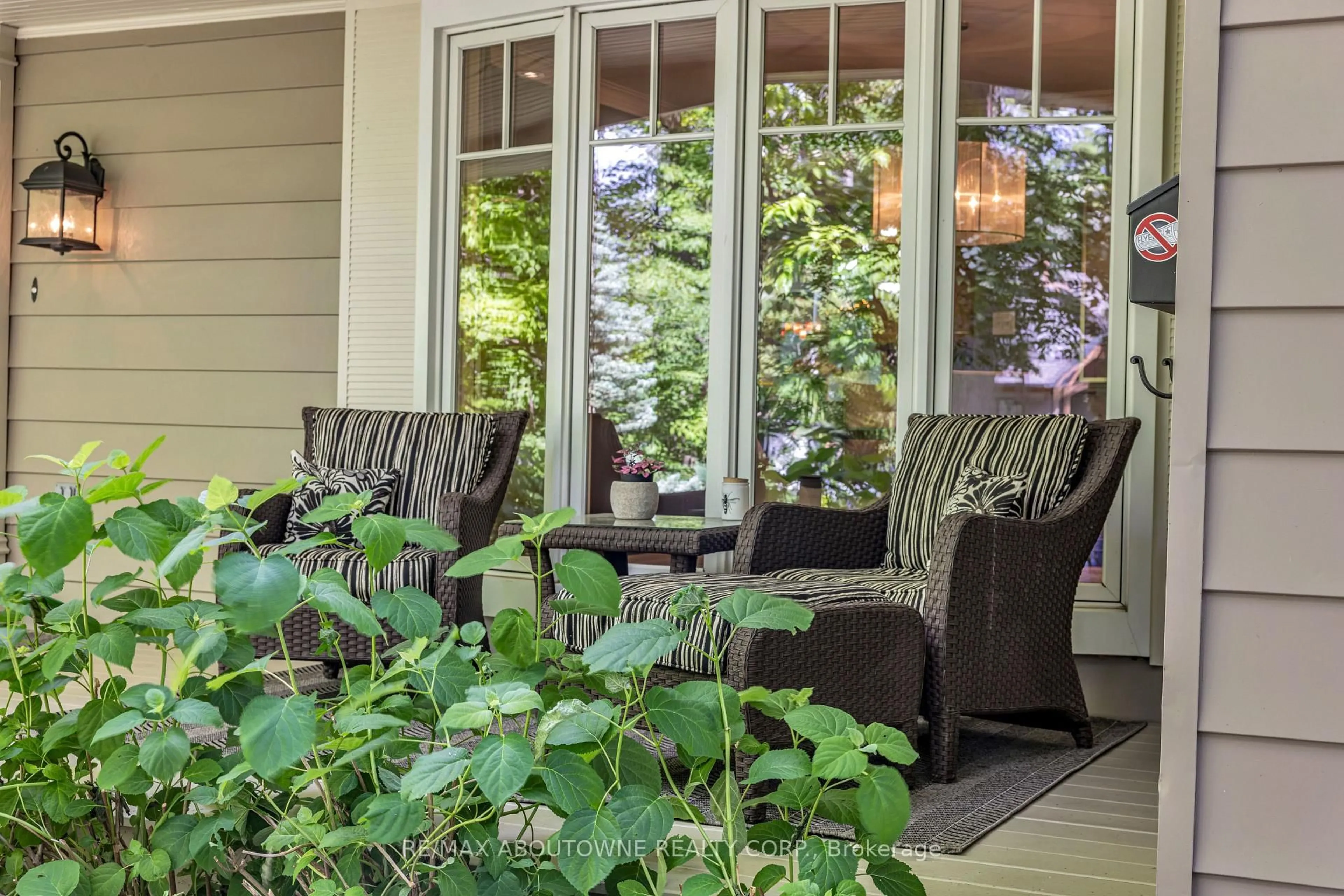 Patio, water/lake/river/ocean view for 1346 Whiteoaks Ave, Mississauga Ontario L5J 3C3