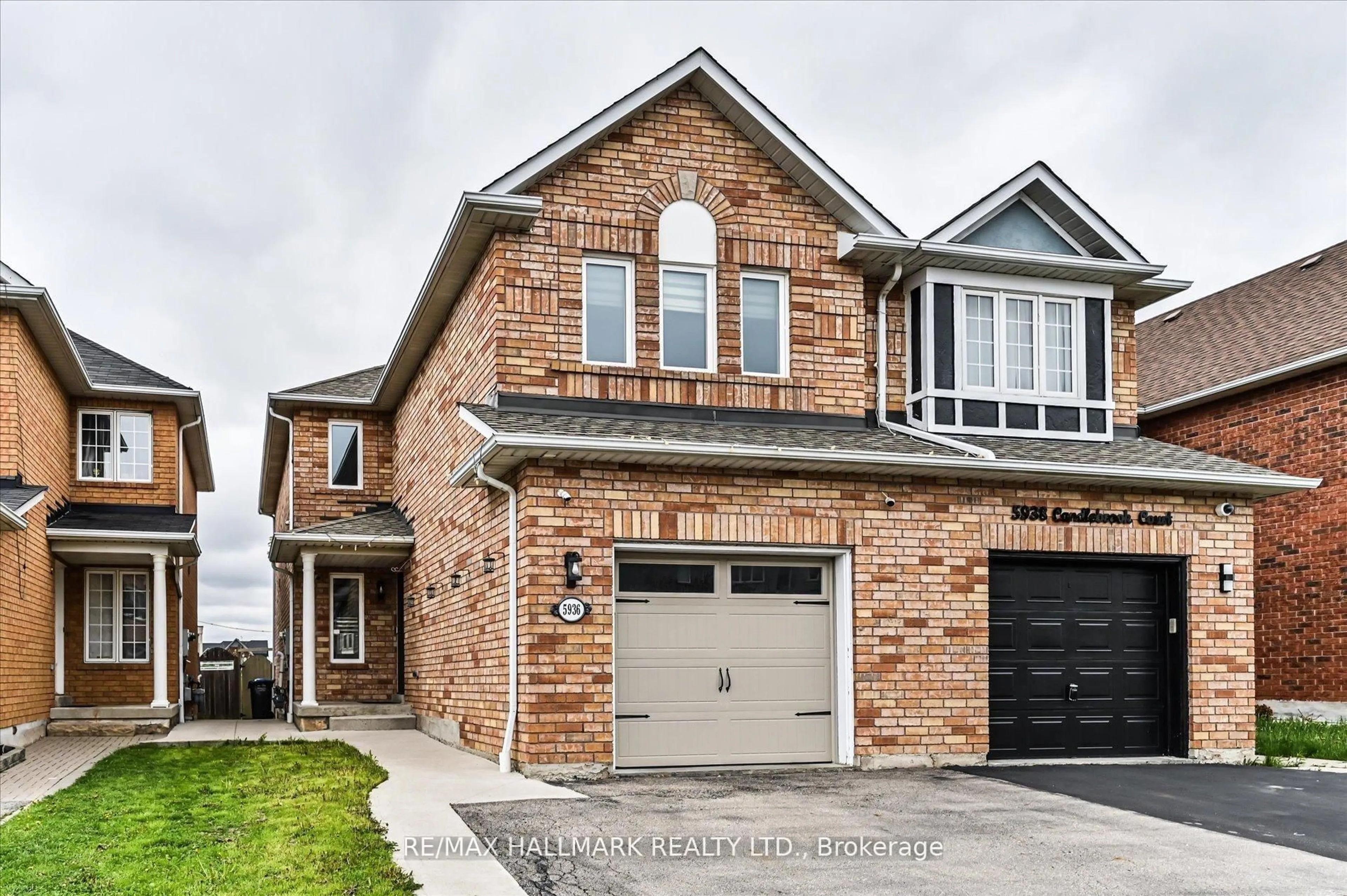 Home with brick exterior material, street for 5936 Candlebrook Crt, Mississauga Ontario L5V 2V5