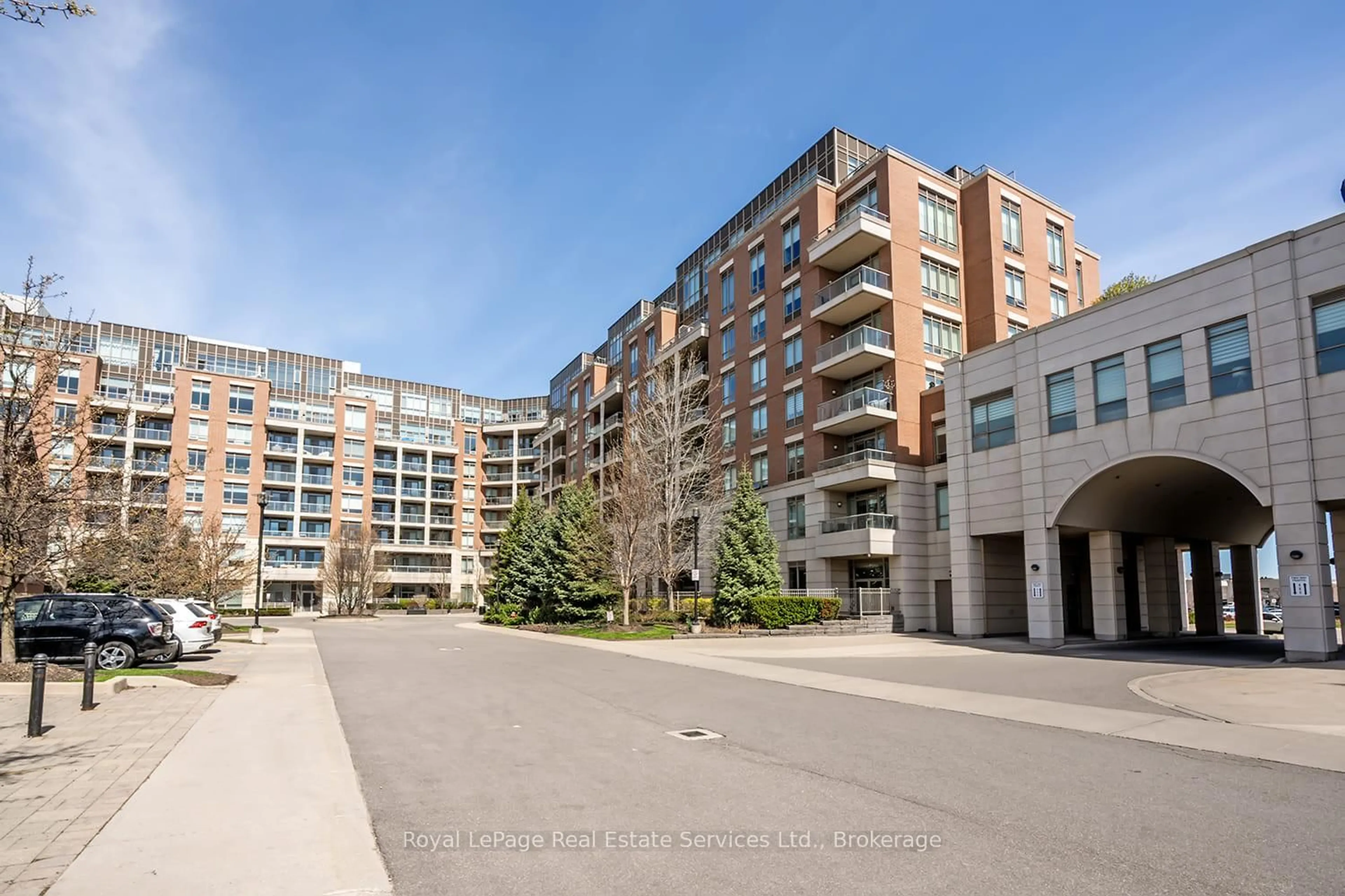 Patio, street for 2480 Prince Michael Dr #121, Oakville Ontario L6H 0H1