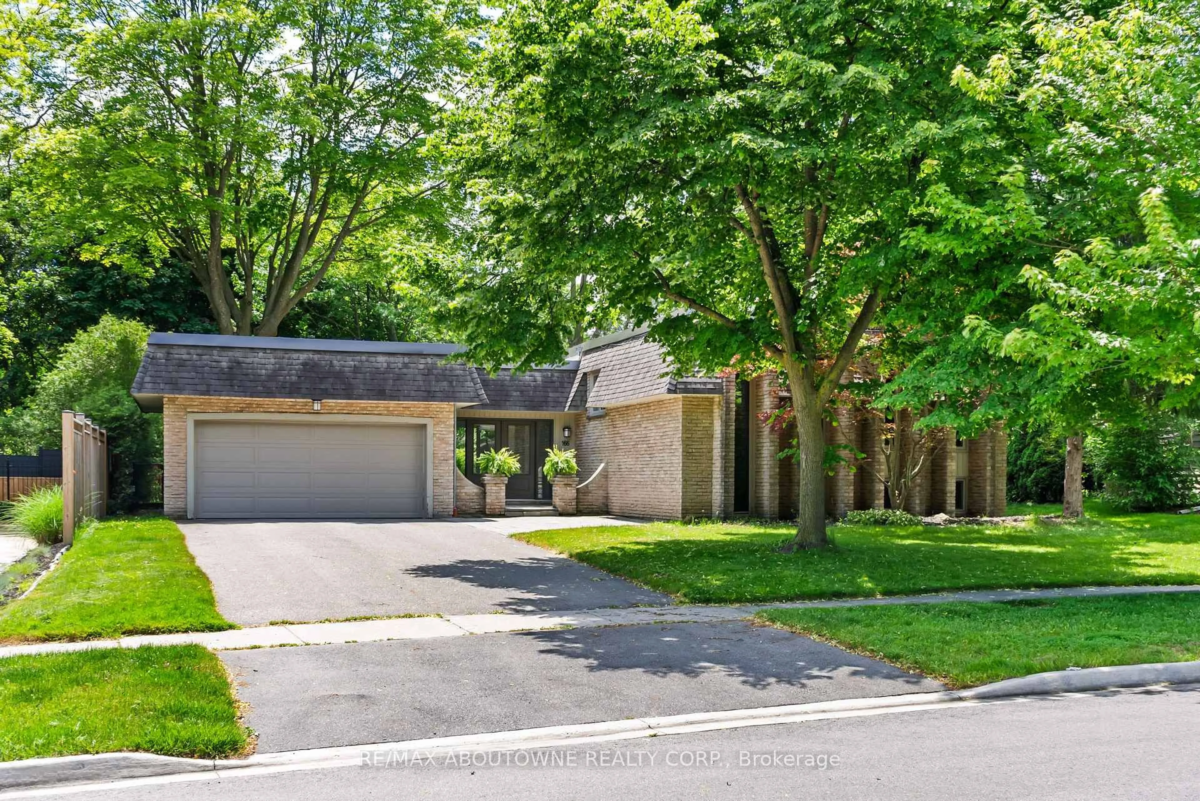 Unknown for 166 Castle Cres, Oakville Ontario L6J 5H3