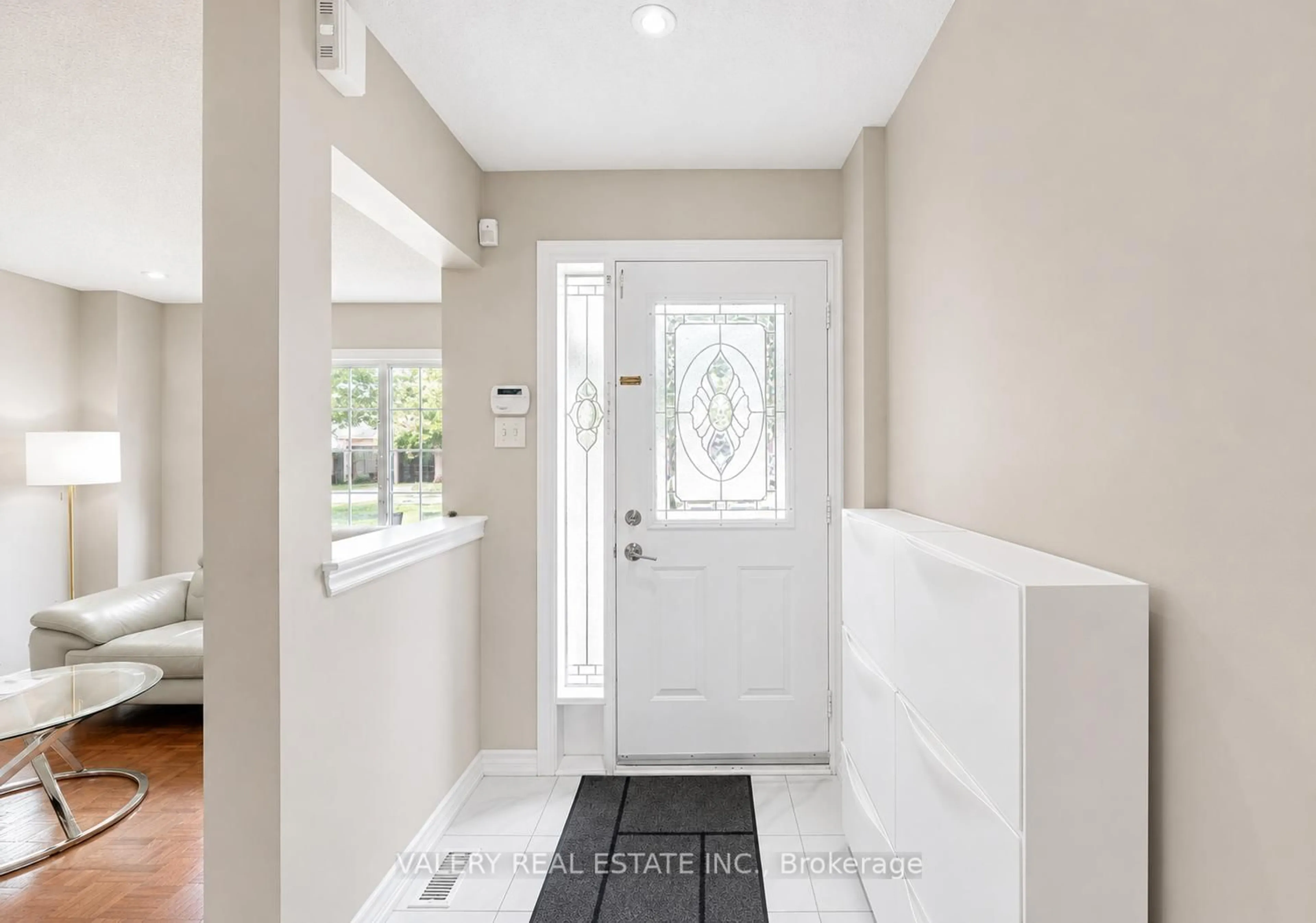Indoor entryway for 15 Silktop Tr, Brampton Ontario L6R 2K4