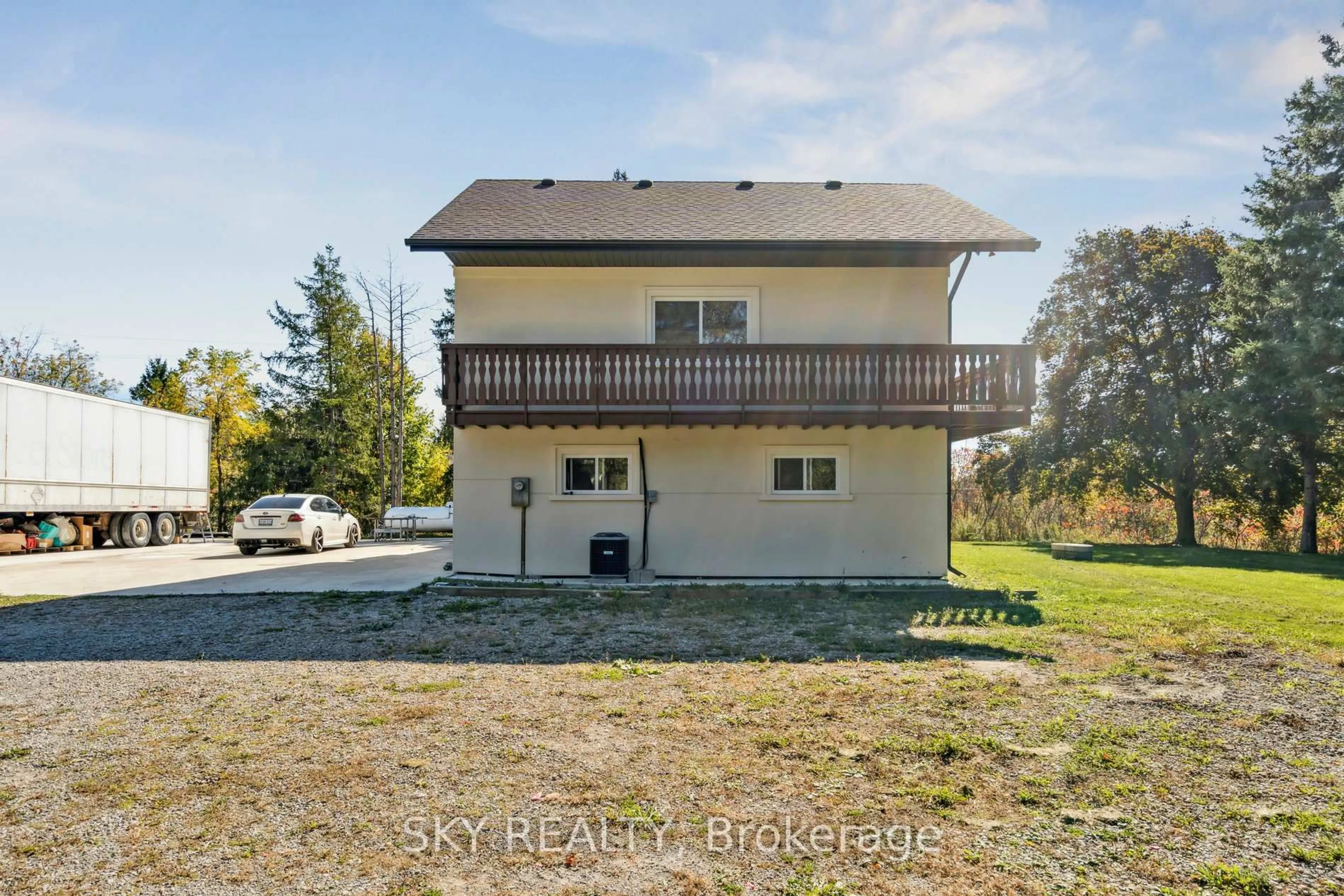 A pic from outside/outdoor area/front of a property/back of a property/a pic from drone, building for 12478 5 Line, Halton Hills Ontario L0P 1H0