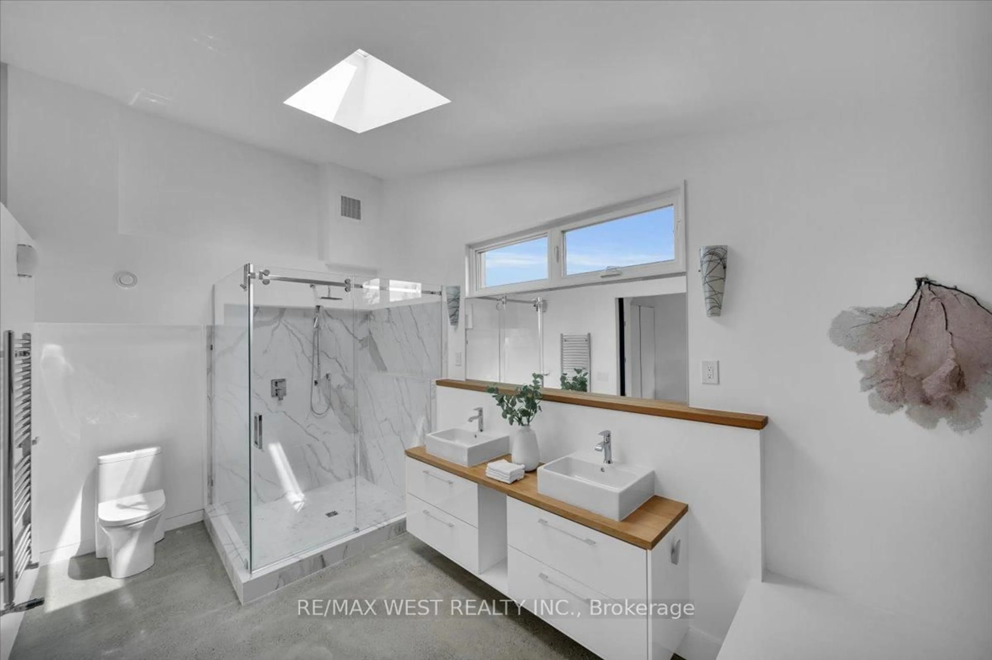 Contemporary bathroom, ceramic/tile floor for 38 Smithfield Dr, Toronto Ontario M8Y 3M2