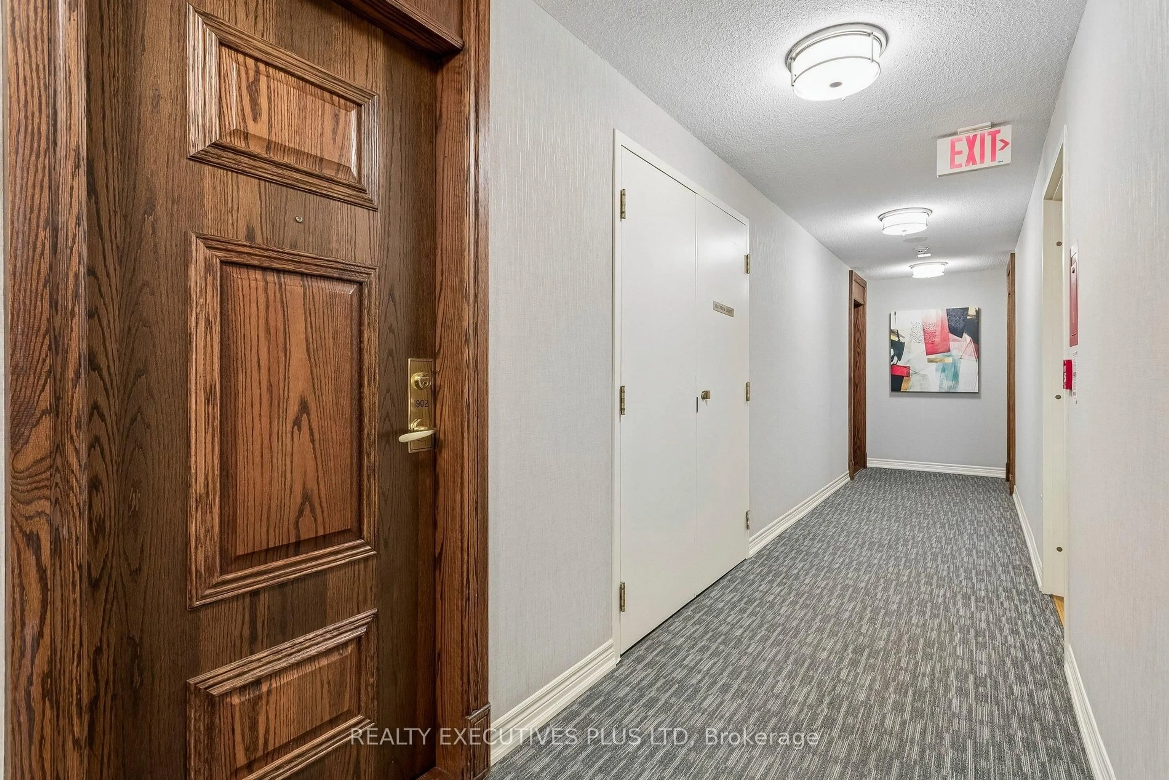 Indoor foyer for 4850 Glen Erin Dr #1902, Mississauga Ontario L5M 7S1