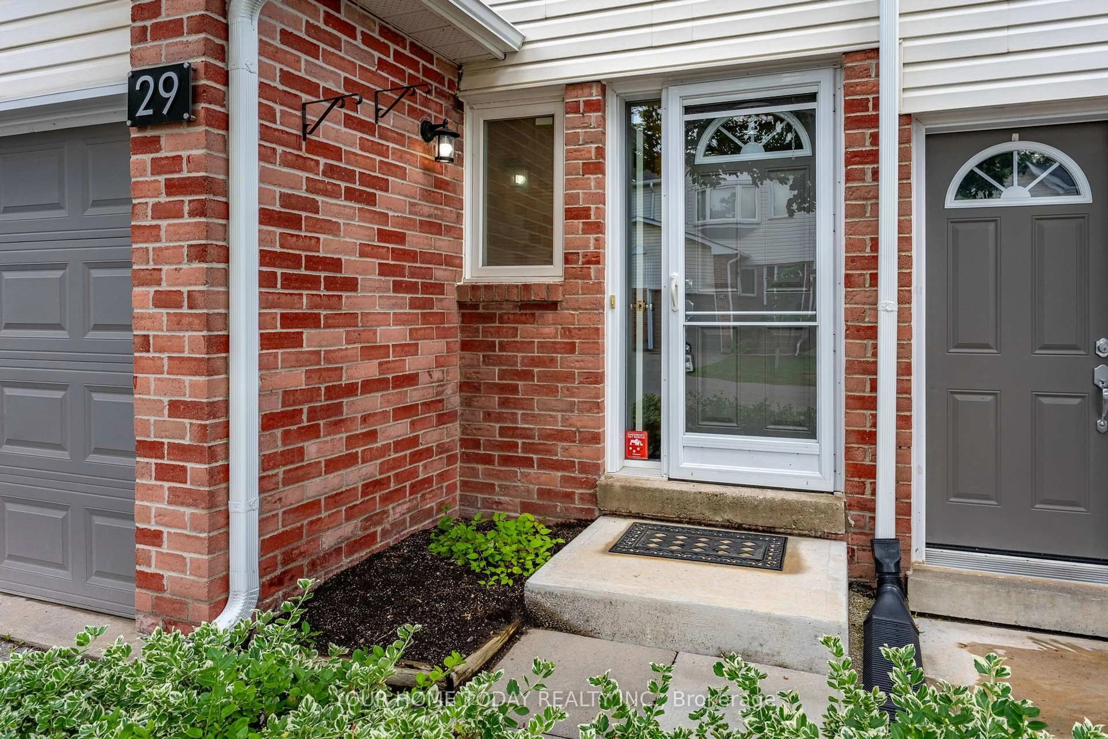 Indoor entryway for 29 Corey Circ, Halton Hills Ontario L7G 5L7