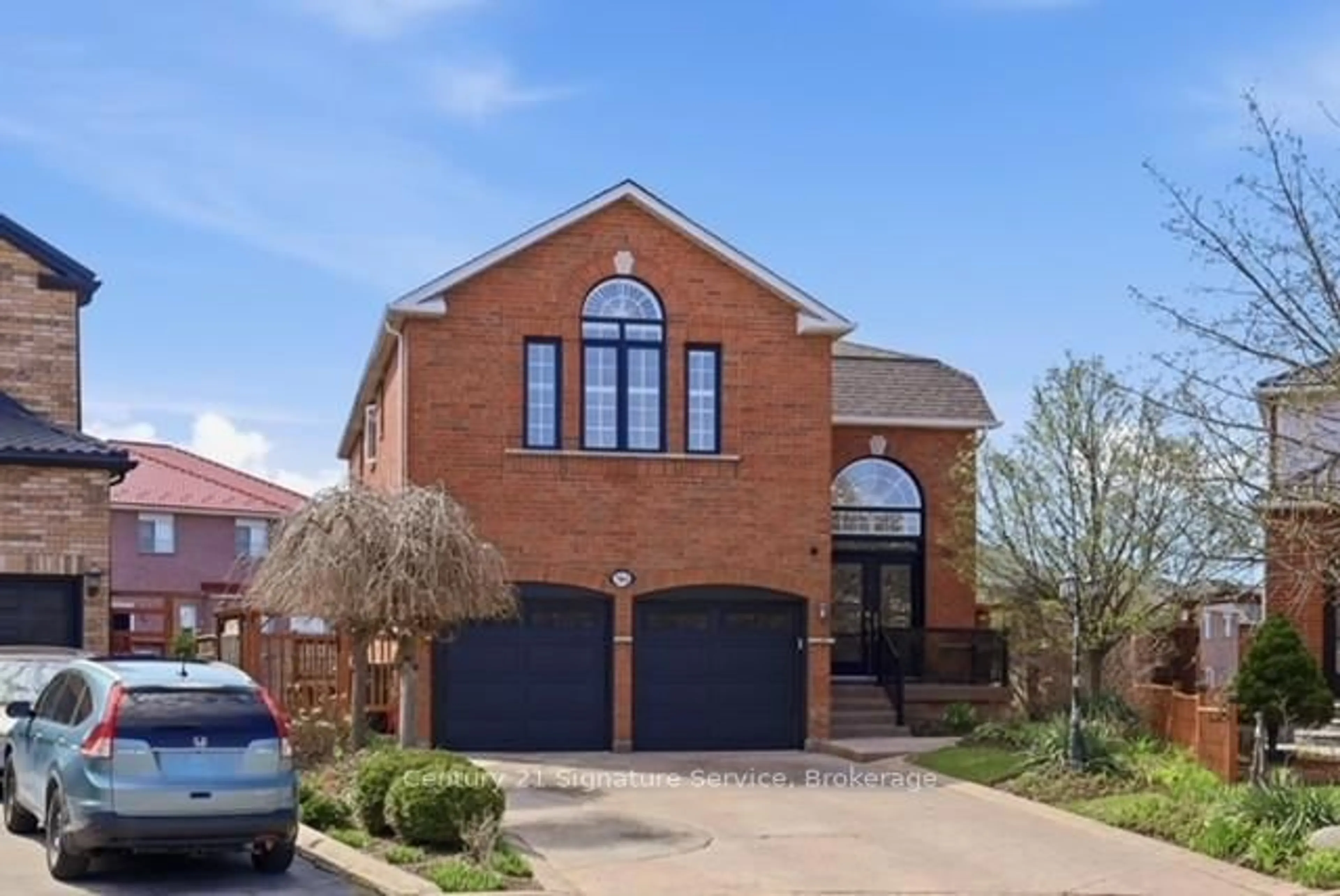 Home with brick exterior material, street for 784 Avonshire Crt, Mississauga Ontario L5V 2P2