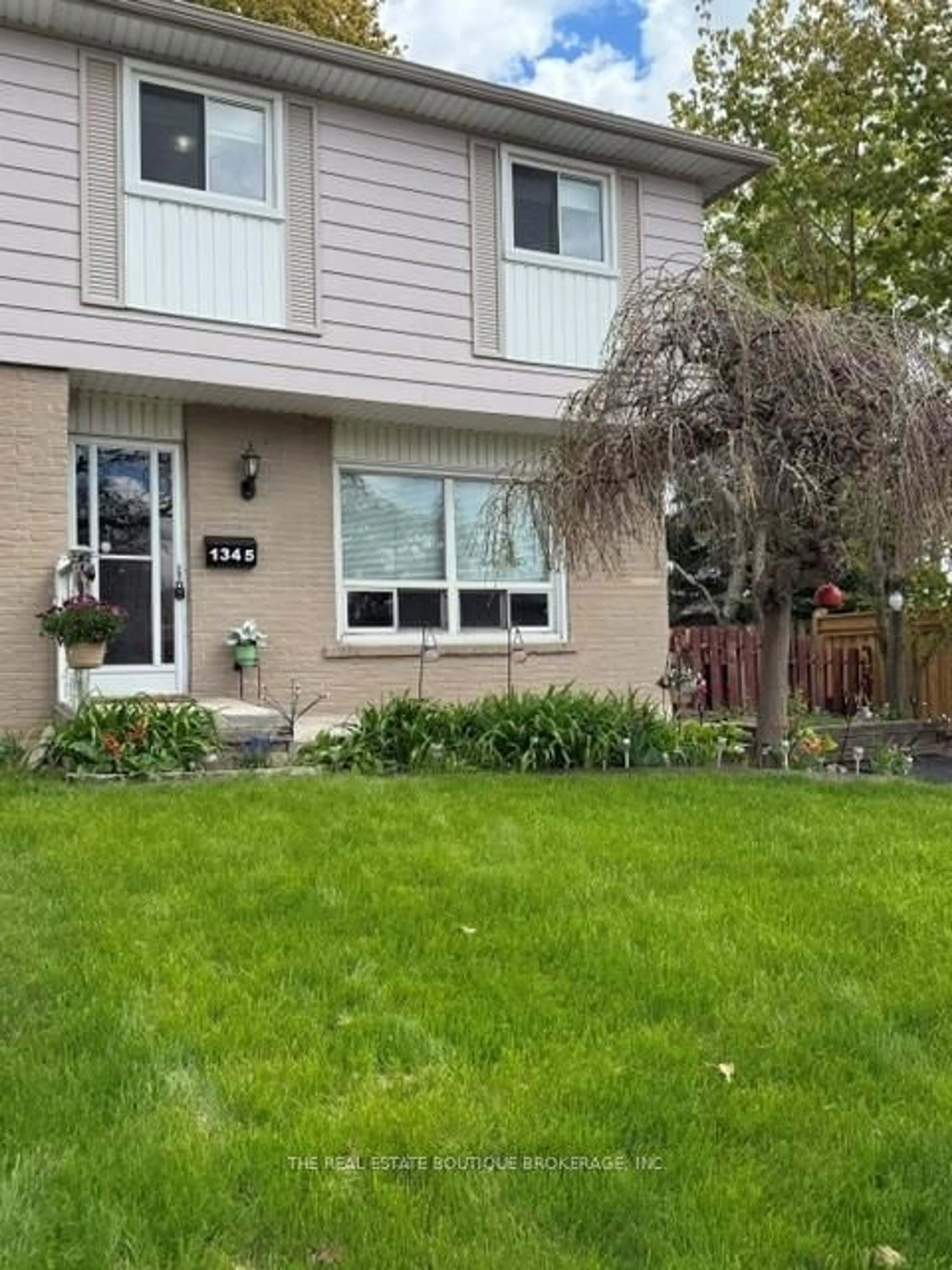 Home with vinyl exterior material, street for 1345 Colonsay Dr, Burlington Ontario L7P 2T6