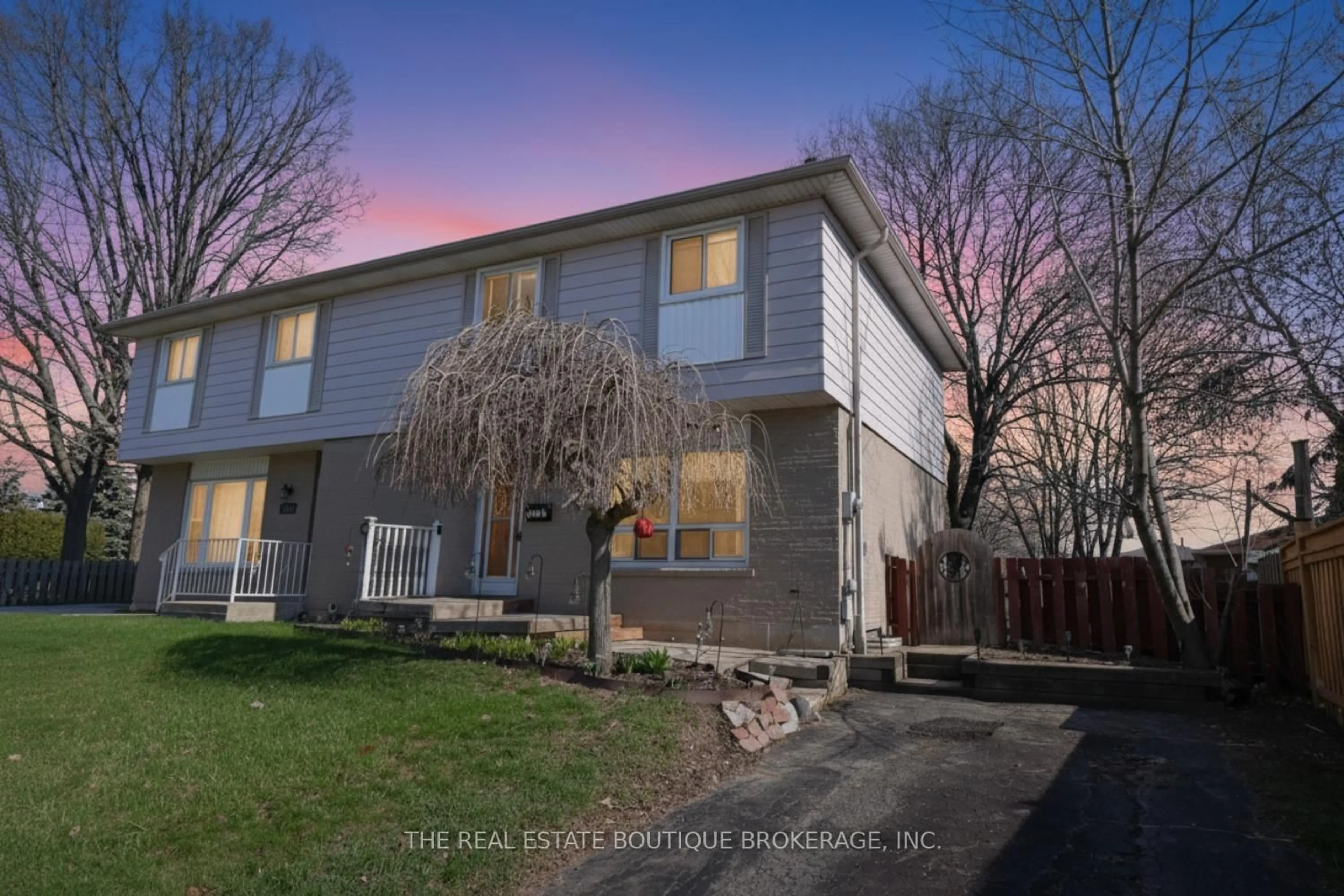 Unknown for 1345 Colonsay Dr, Burlington Ontario L7P 2T6