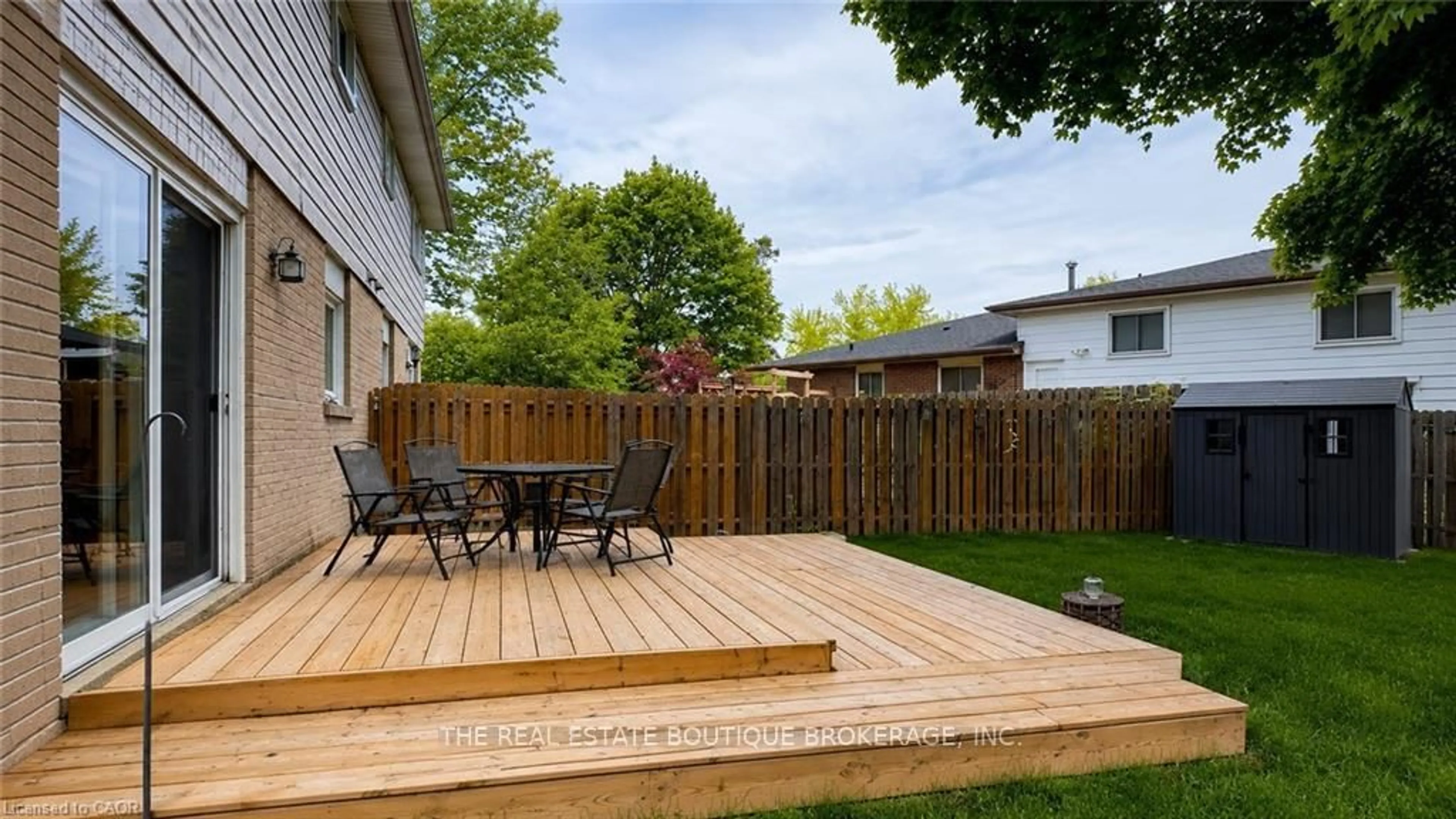 Patio, street for 1345 Colonsay Dr, Burlington Ontario L7P 2T6