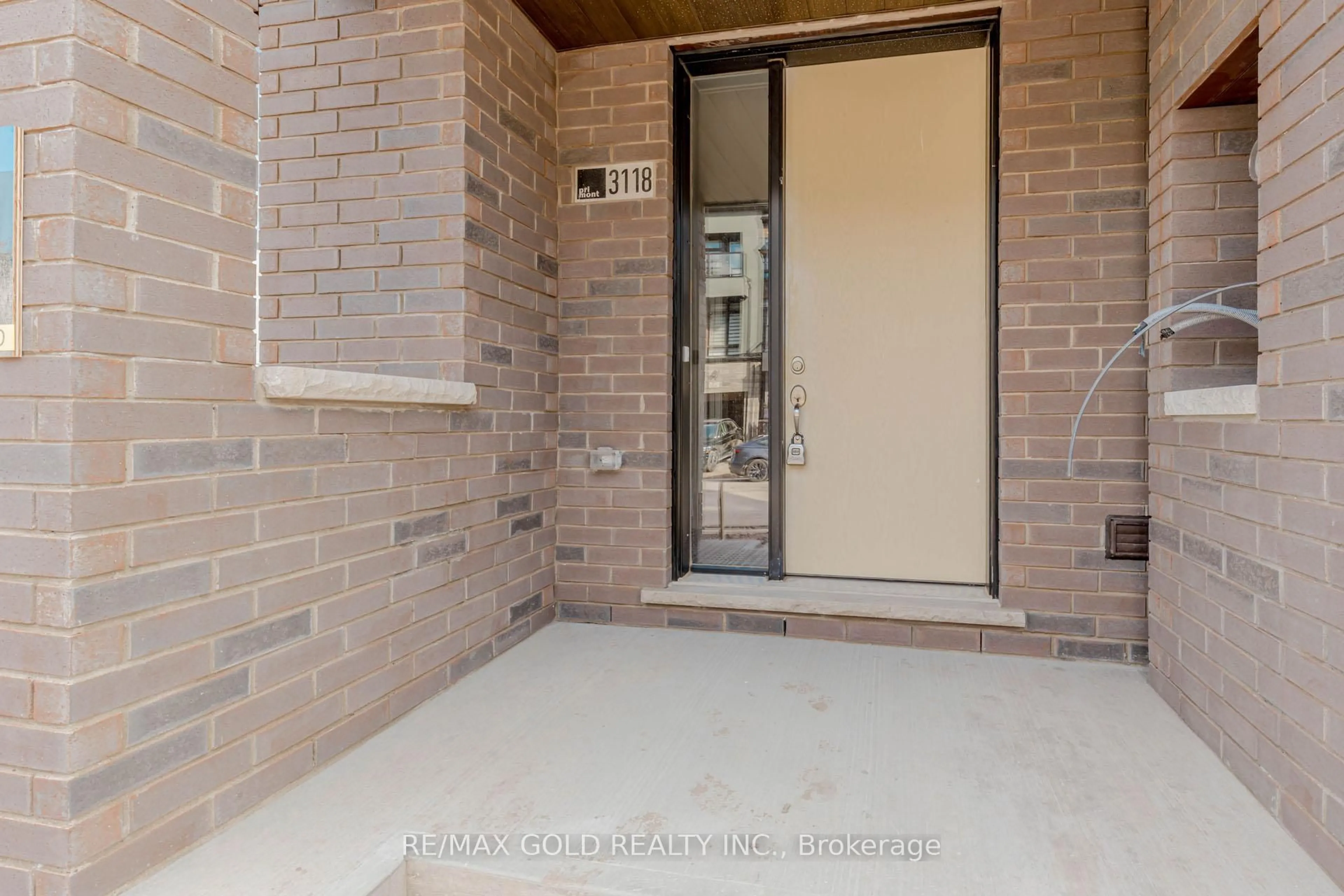Indoor entryway for 3118 Perkins Way, Oakville Ontario L6H 7Z5
