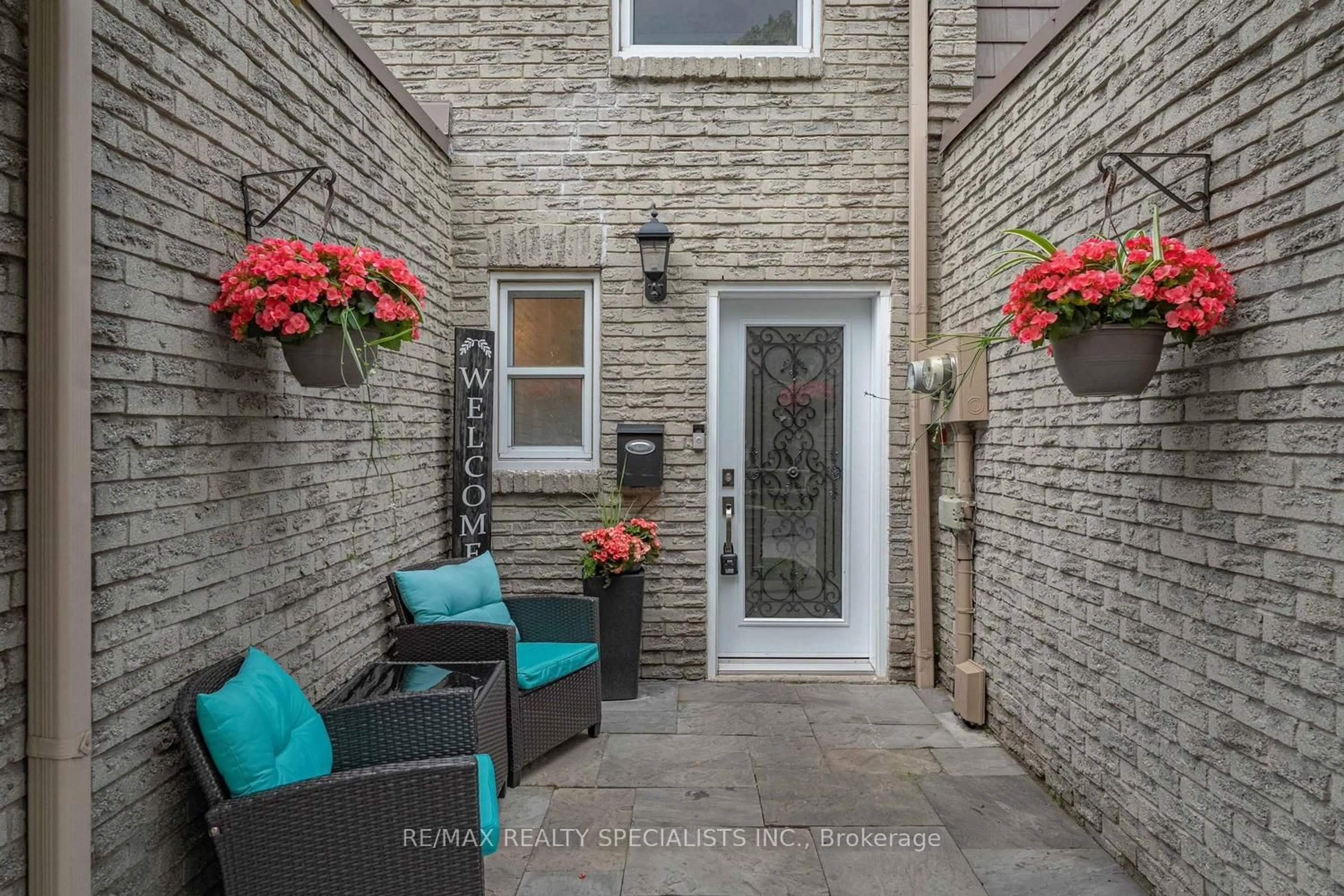 Patio, street for 405 Hyacinthe Blvd #7, Mississauga Ontario L5A 3N1