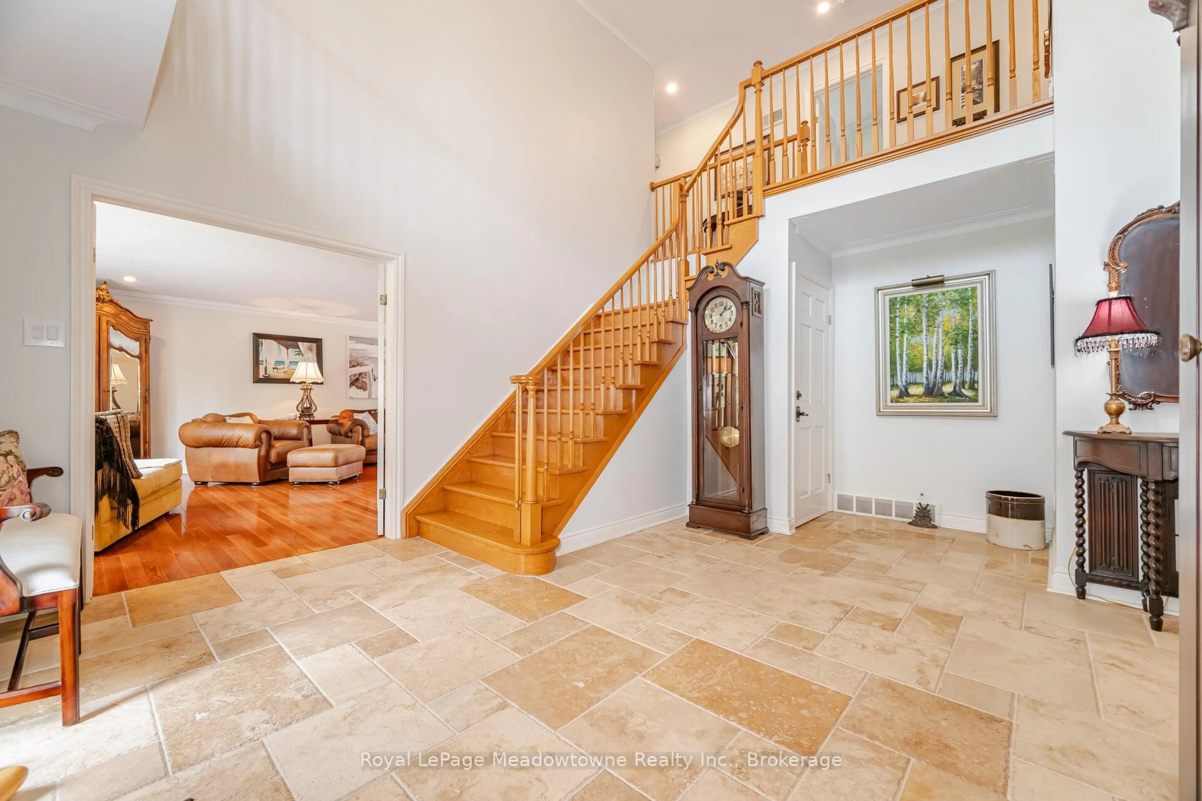 Indoor entryway for 11302 Regional Rd 25, Halton Hills Ontario L7J 2M1