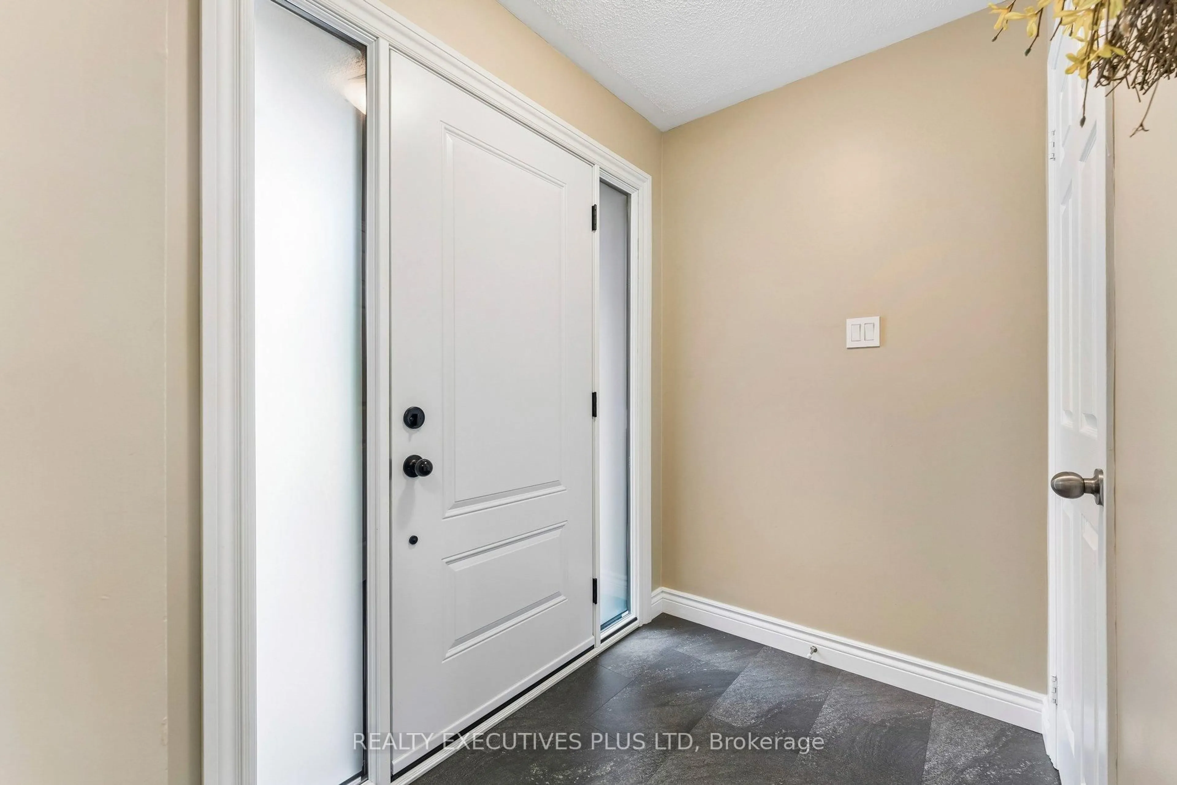 Indoor entryway for 51 Ashbrook Way, Brampton Ontario L6Y 4R4