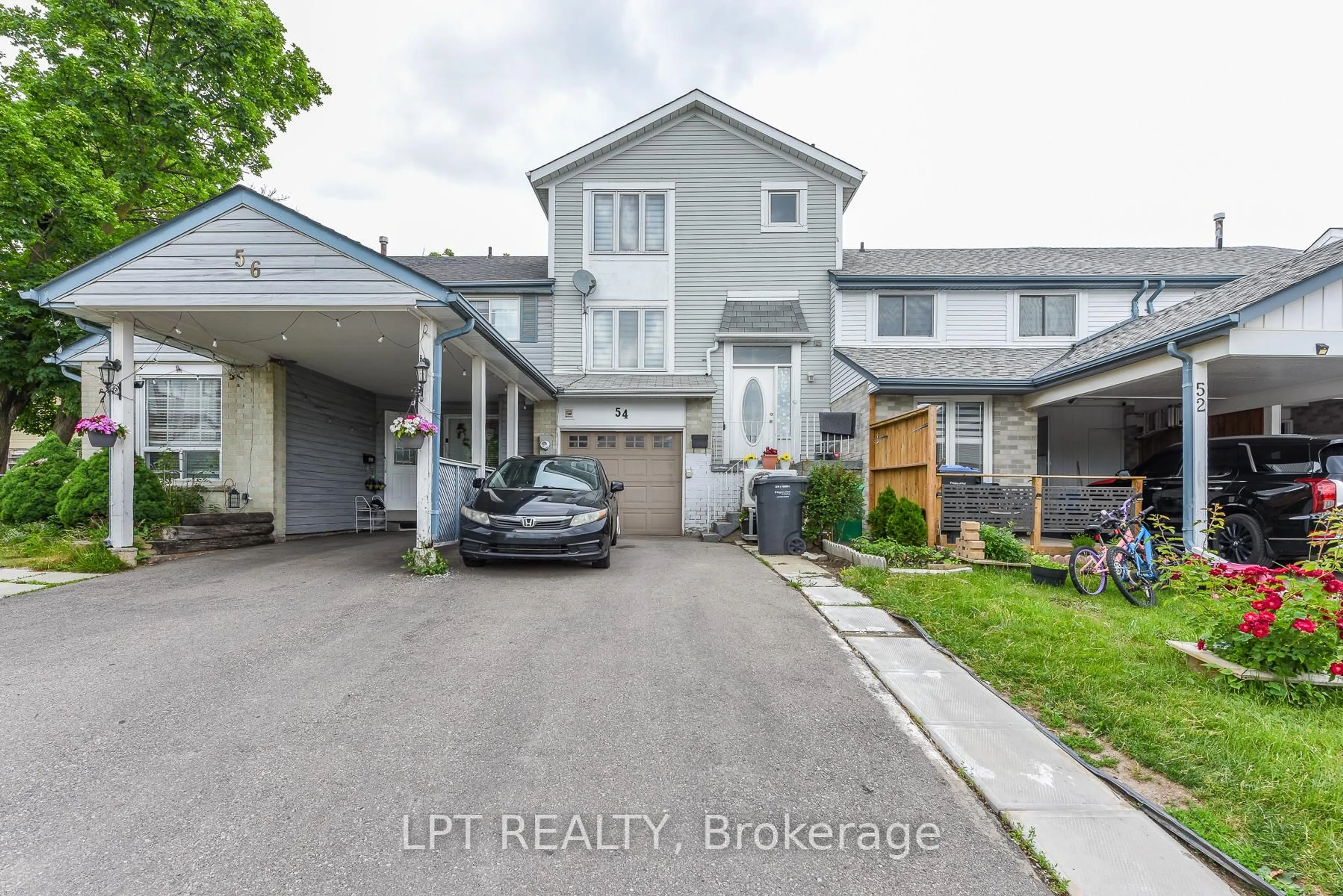 A pic from outside/outdoor area/front of a property/back of a property/a pic from drone, street for 54 Nottawasaga Cres, Brampton Ontario L6Z 1B9